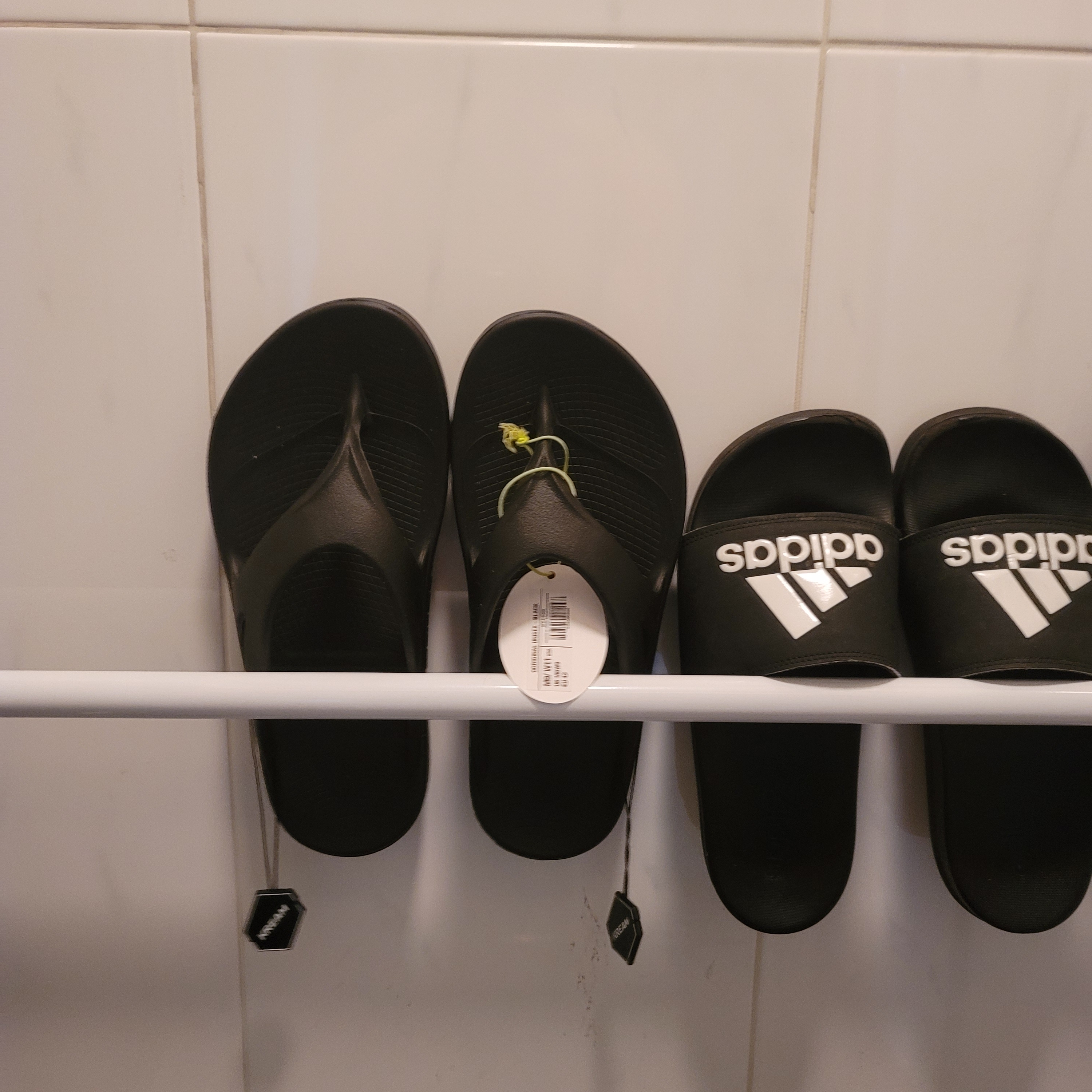 Oofos OOriginal Black 착용 스타일