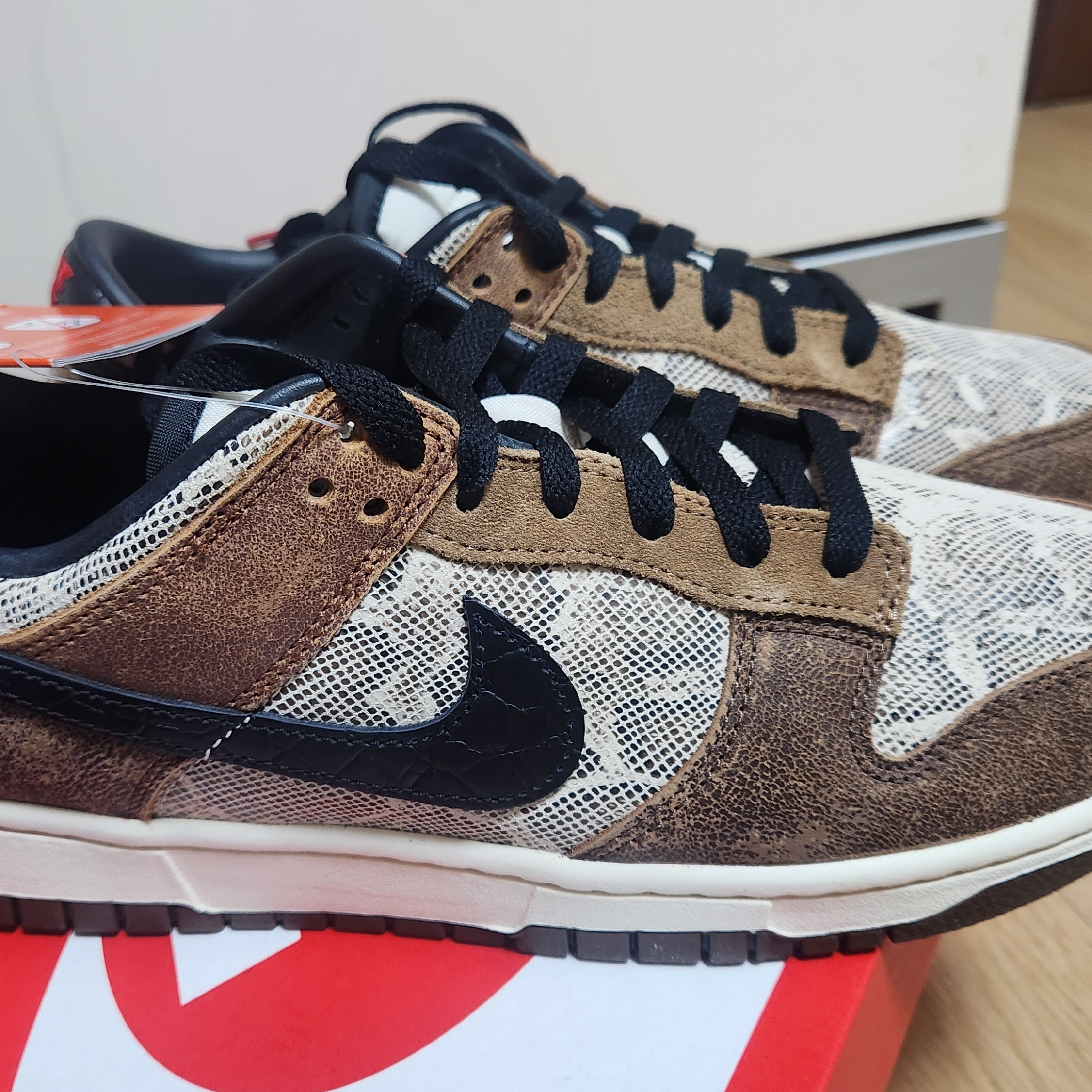Nike Dunk Low PRM Head to Head 착용 스타일 - 2