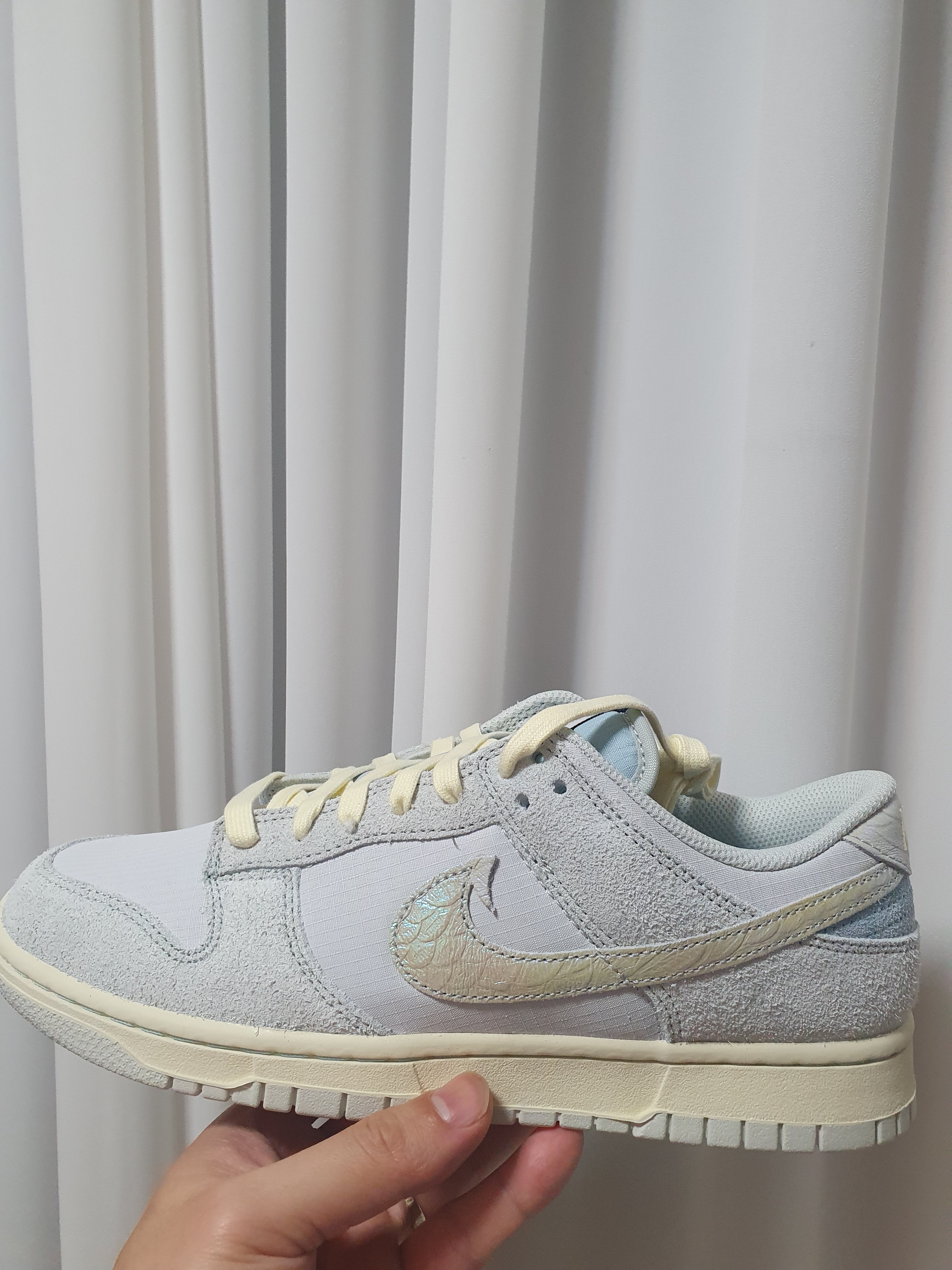 Nike Dunk Low Light Silver and Ocean Bliss 착용 스타일 - 1