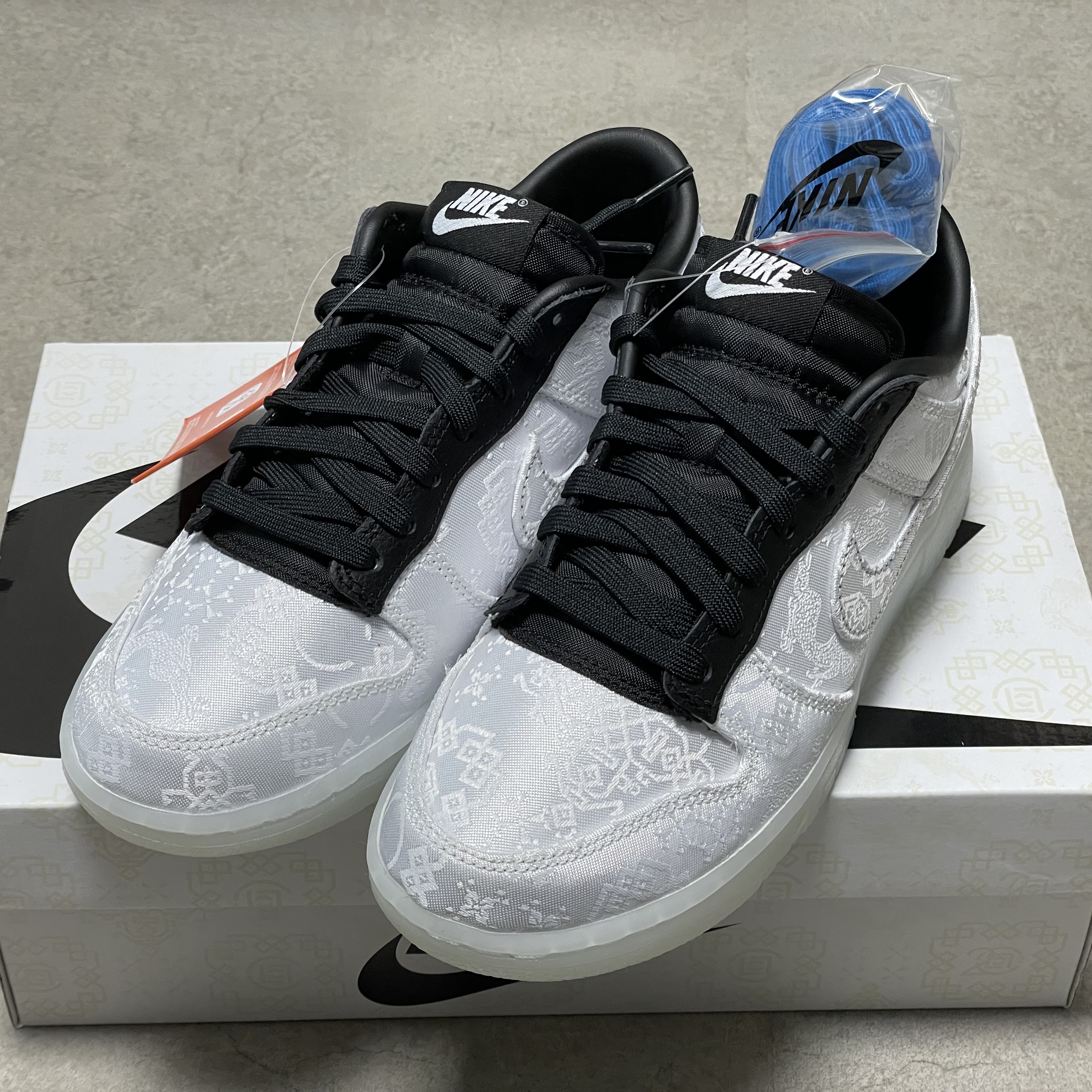 Nike x Clot x Fragment Dunk Low Black and White 착용 스타일 - 1