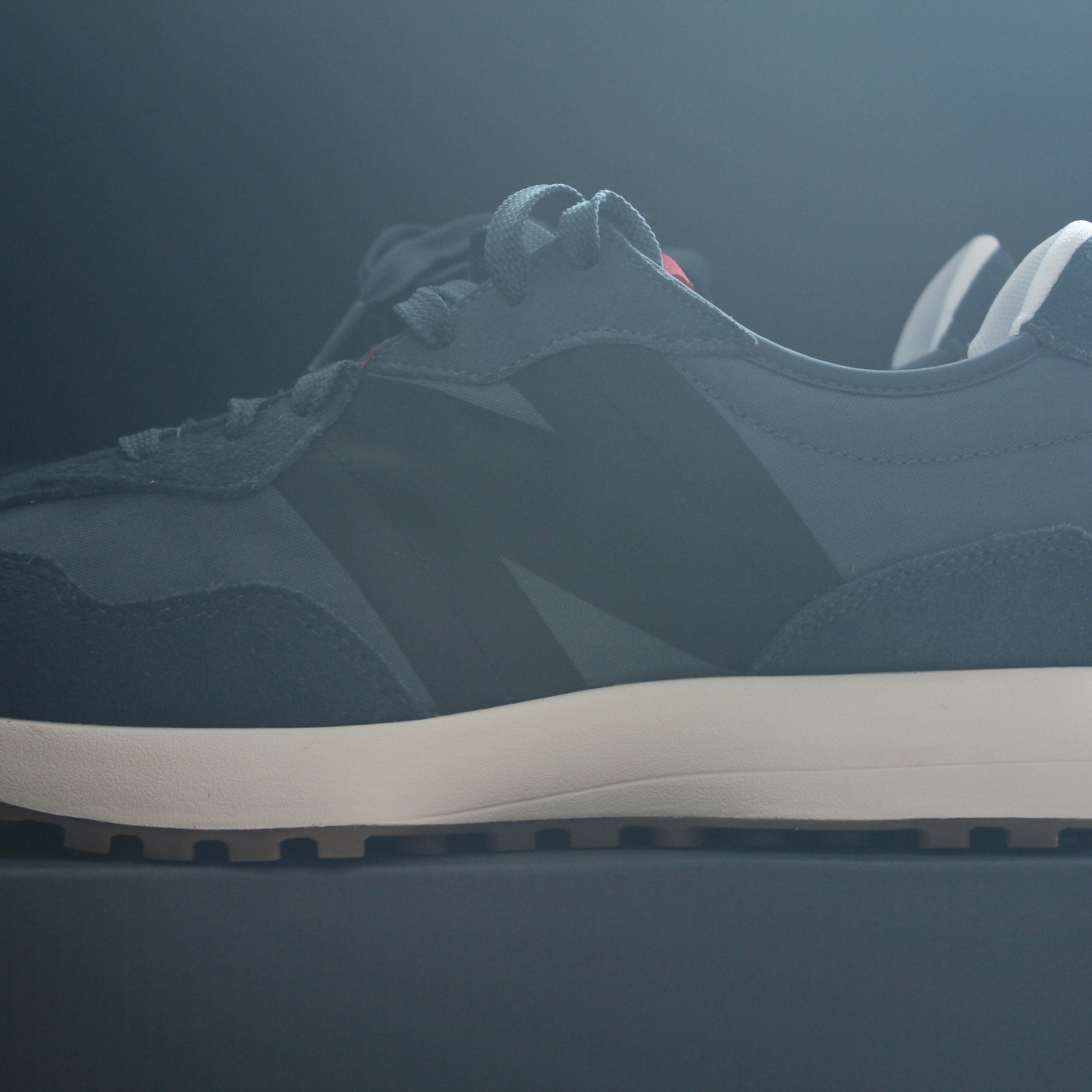 New Balance 327 Princess Blue Black 착용 스타일 - 3