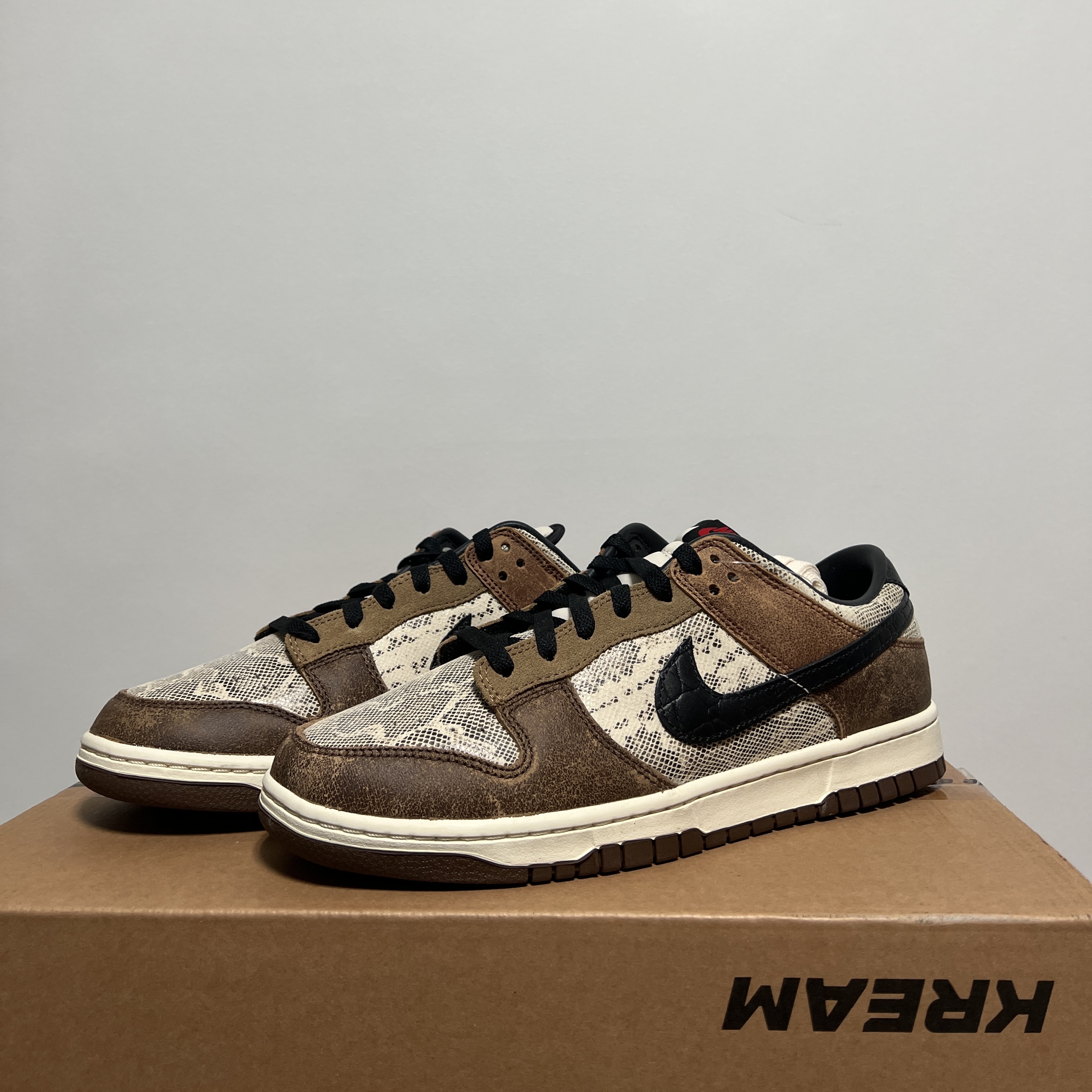Nike Dunk Low PRM Head to Head 착용 스타일