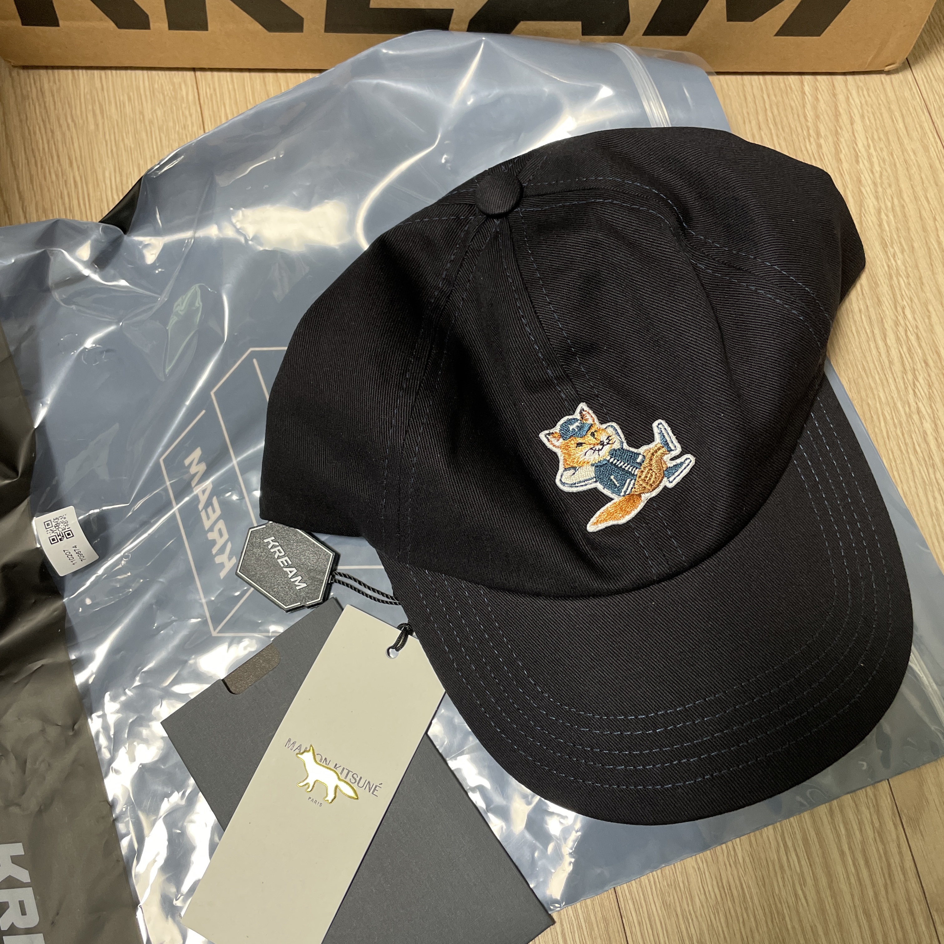 Maison Kitsune Dressed Fox 6P Cap Navy 착용 스타일