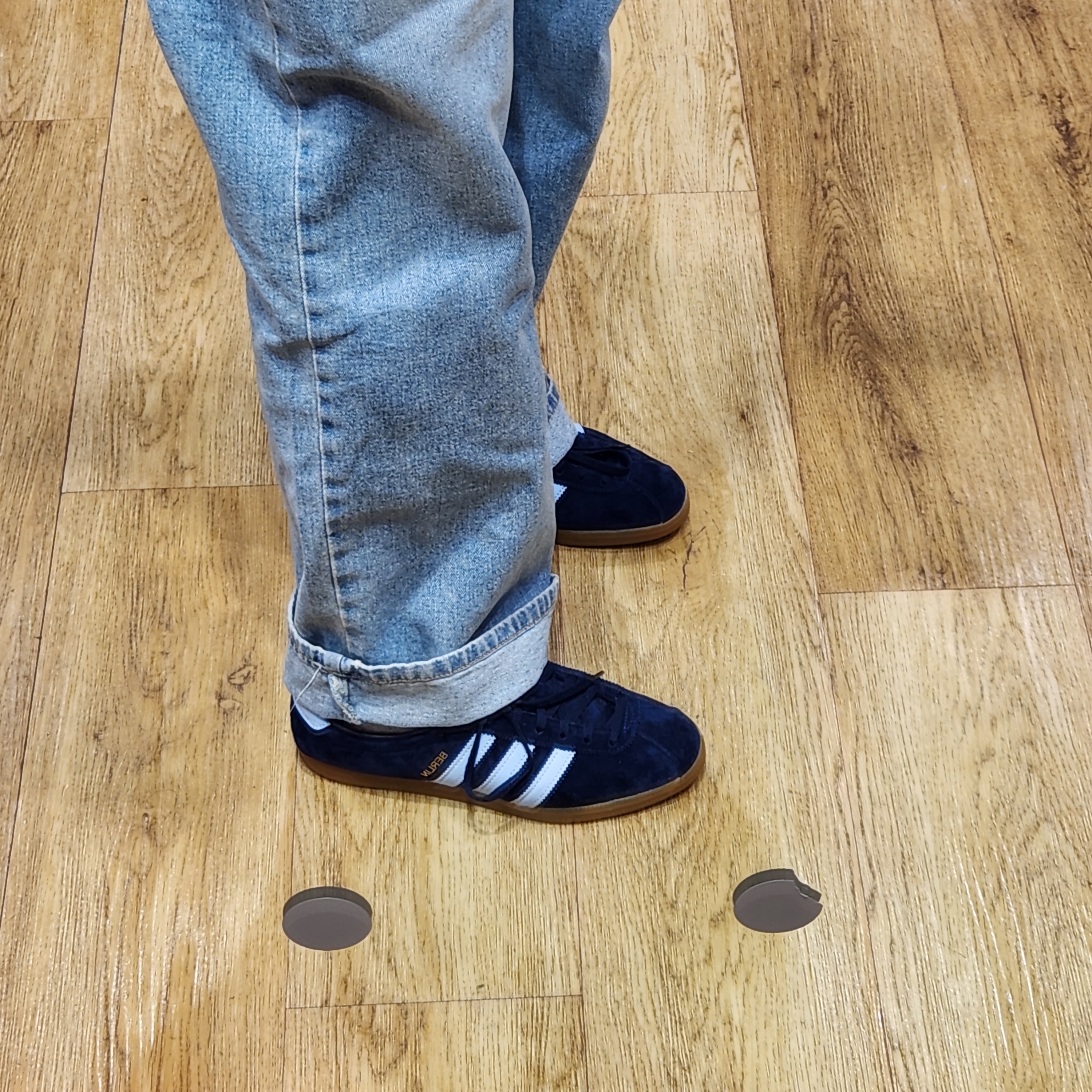 Adidas Berlin Collegiate Navy Pantone 착용 스타일