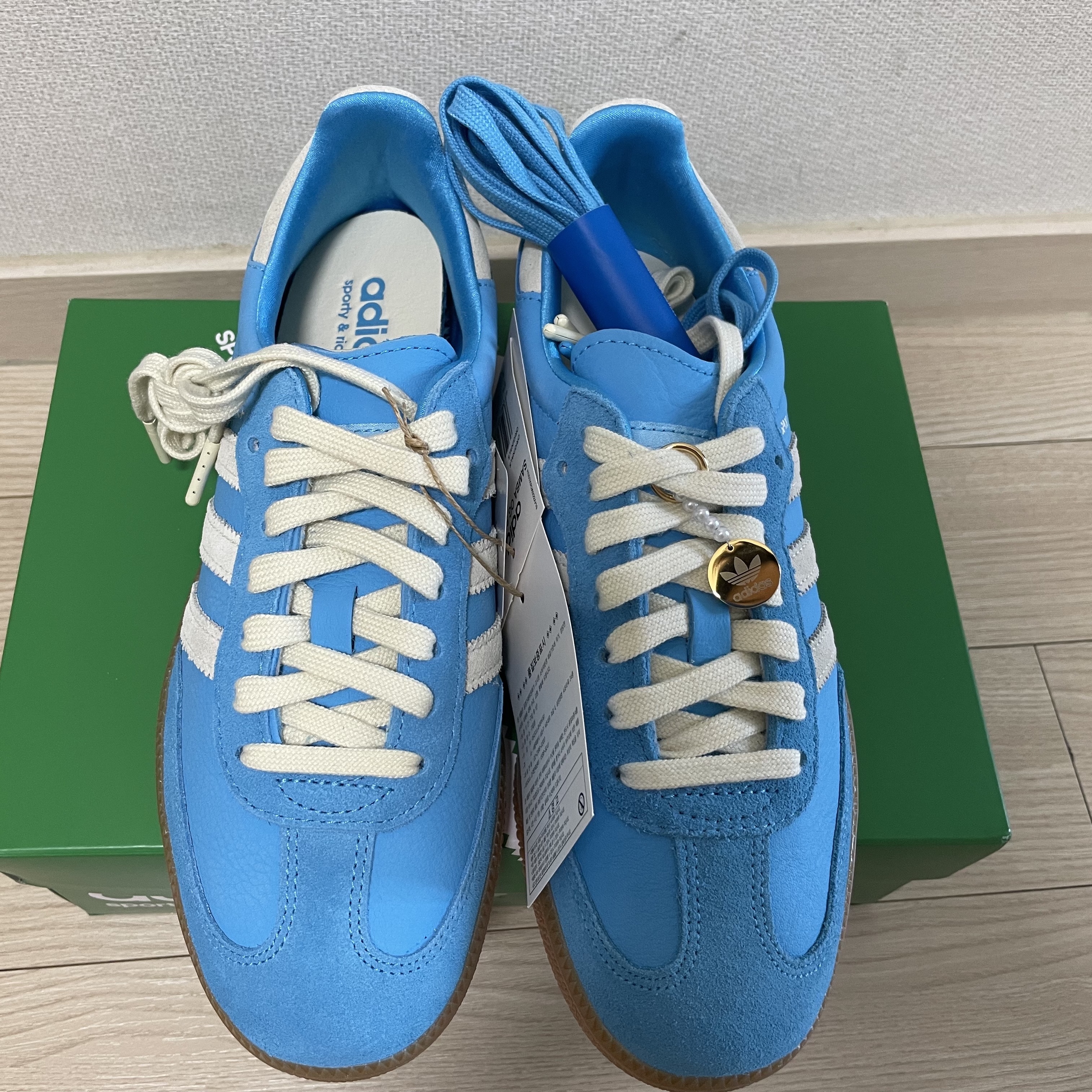 Adidas x Sporty & Rich Samba Blue Rush Cream White 착용 스타일 - 1