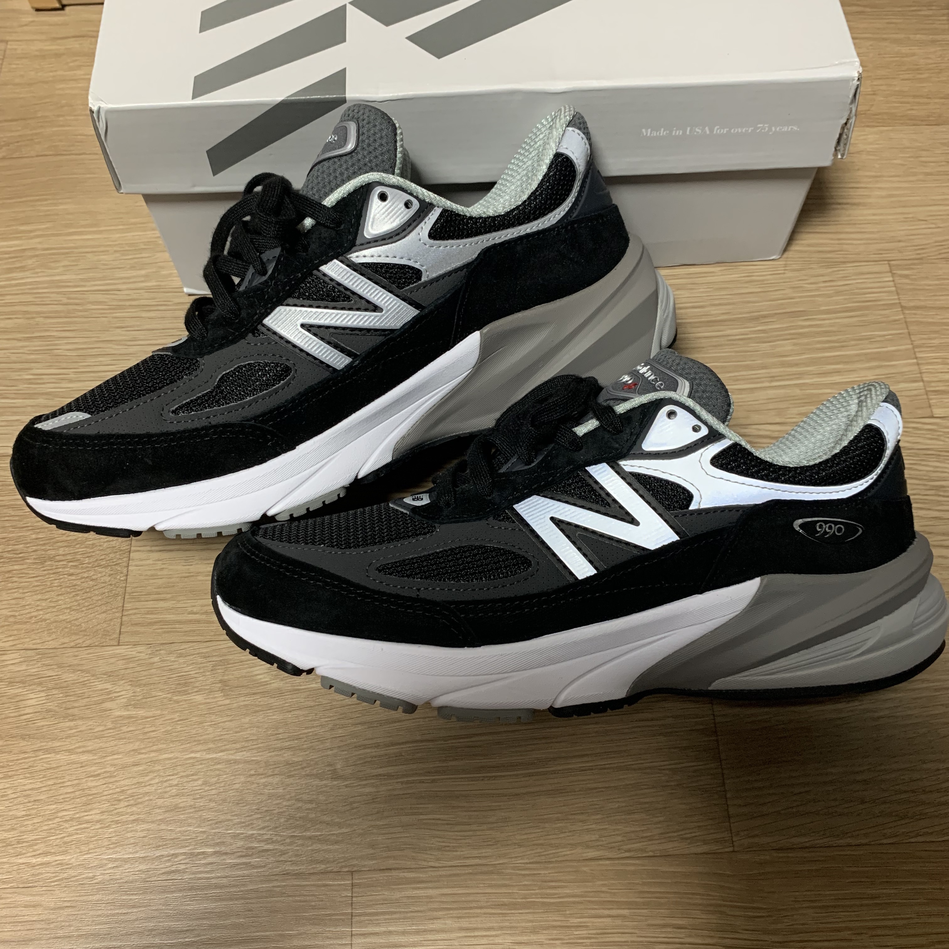 New Balance 990v6 Made in USA Black White 착용 스타일 - 2