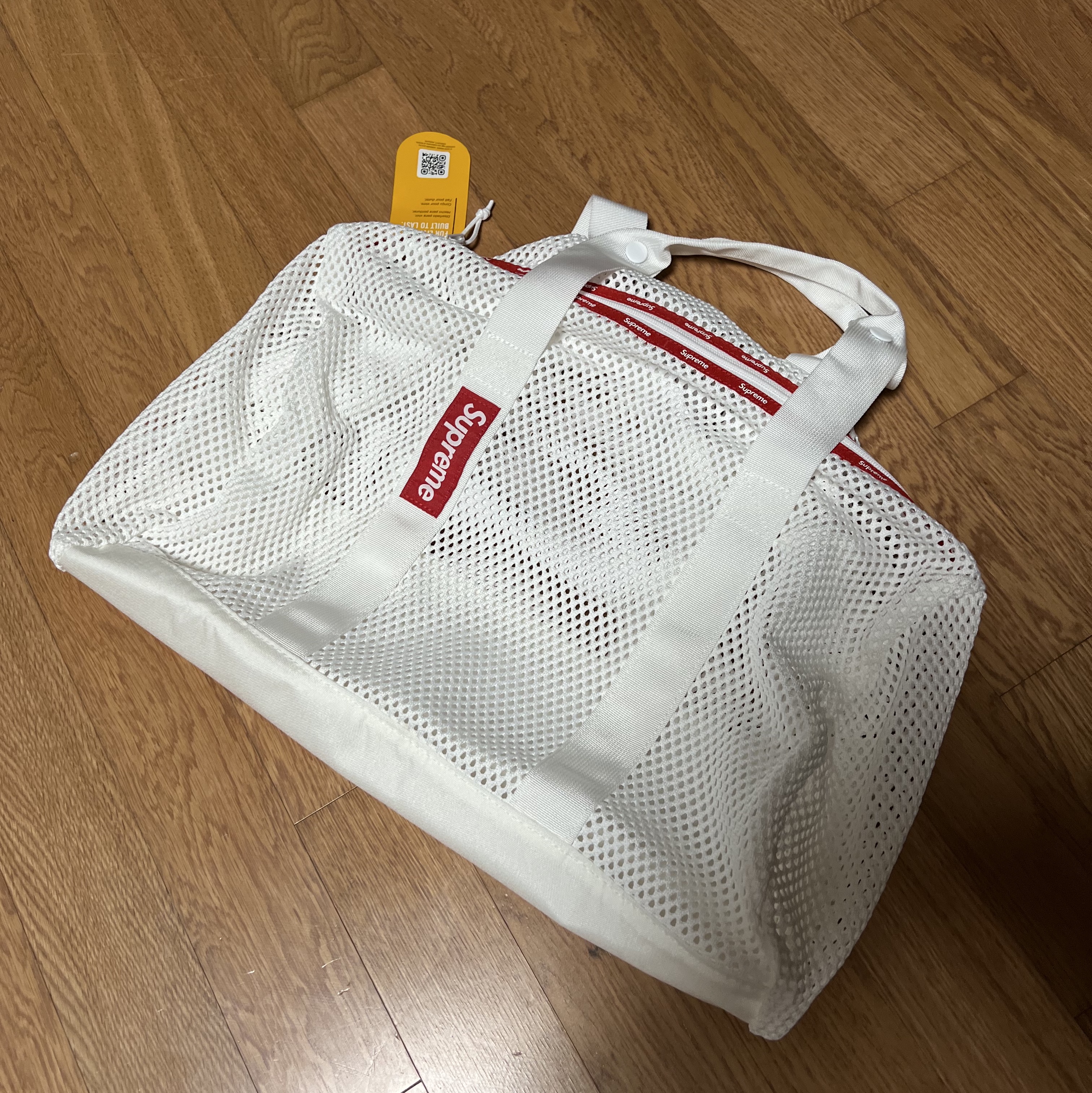 Supreme Mesh Duffle Bag White - 23SS 착용 스타일 - 1
