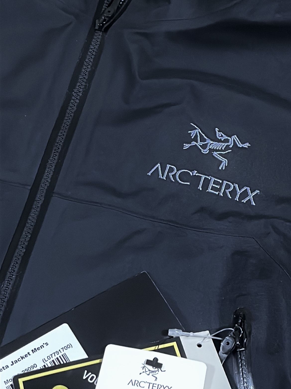 Arc'teryx Beta Jacket Black 착용 스타일 - 1
