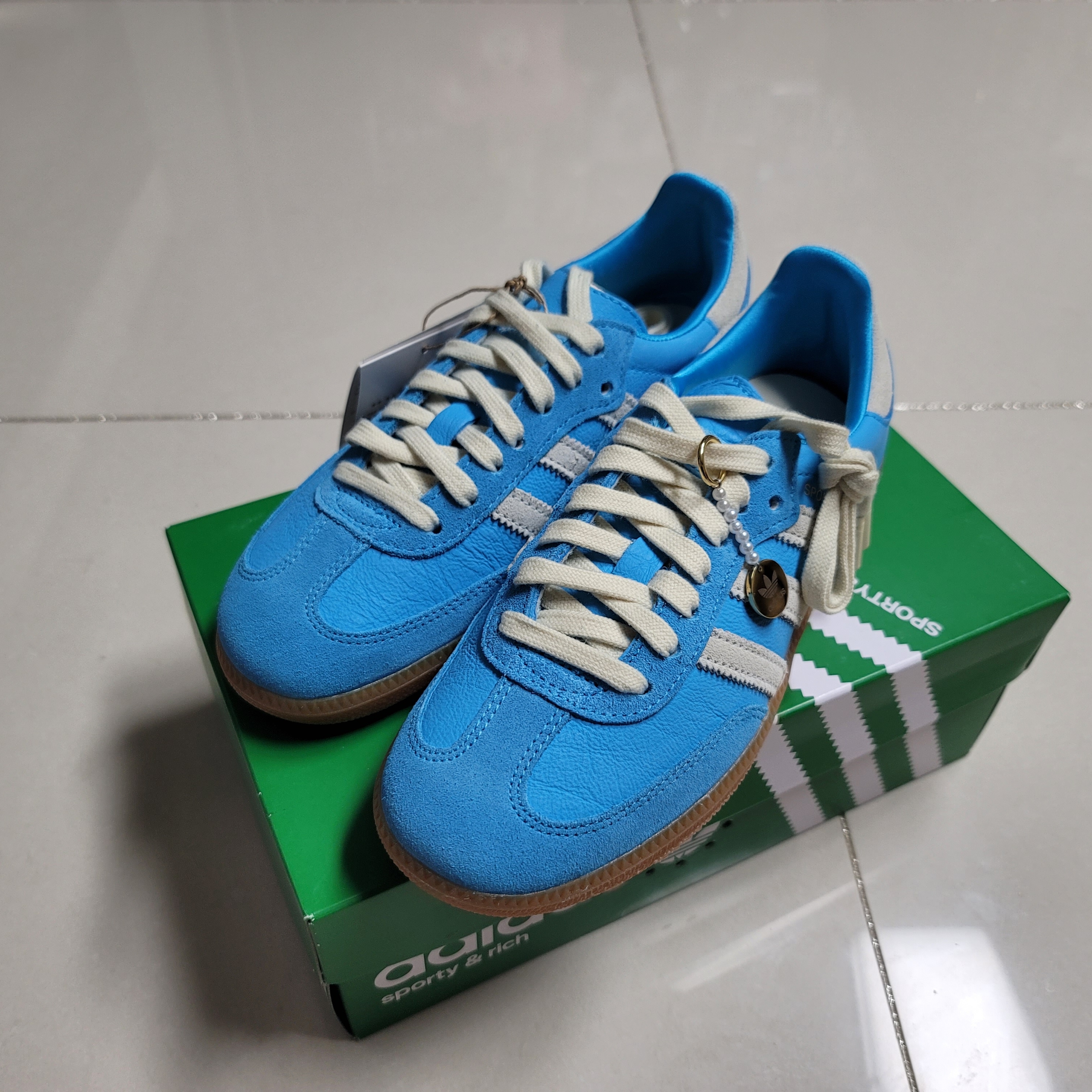 Adidas x Sporty & Rich Samba Blue Rush Cream White 착용 스타일 - 1