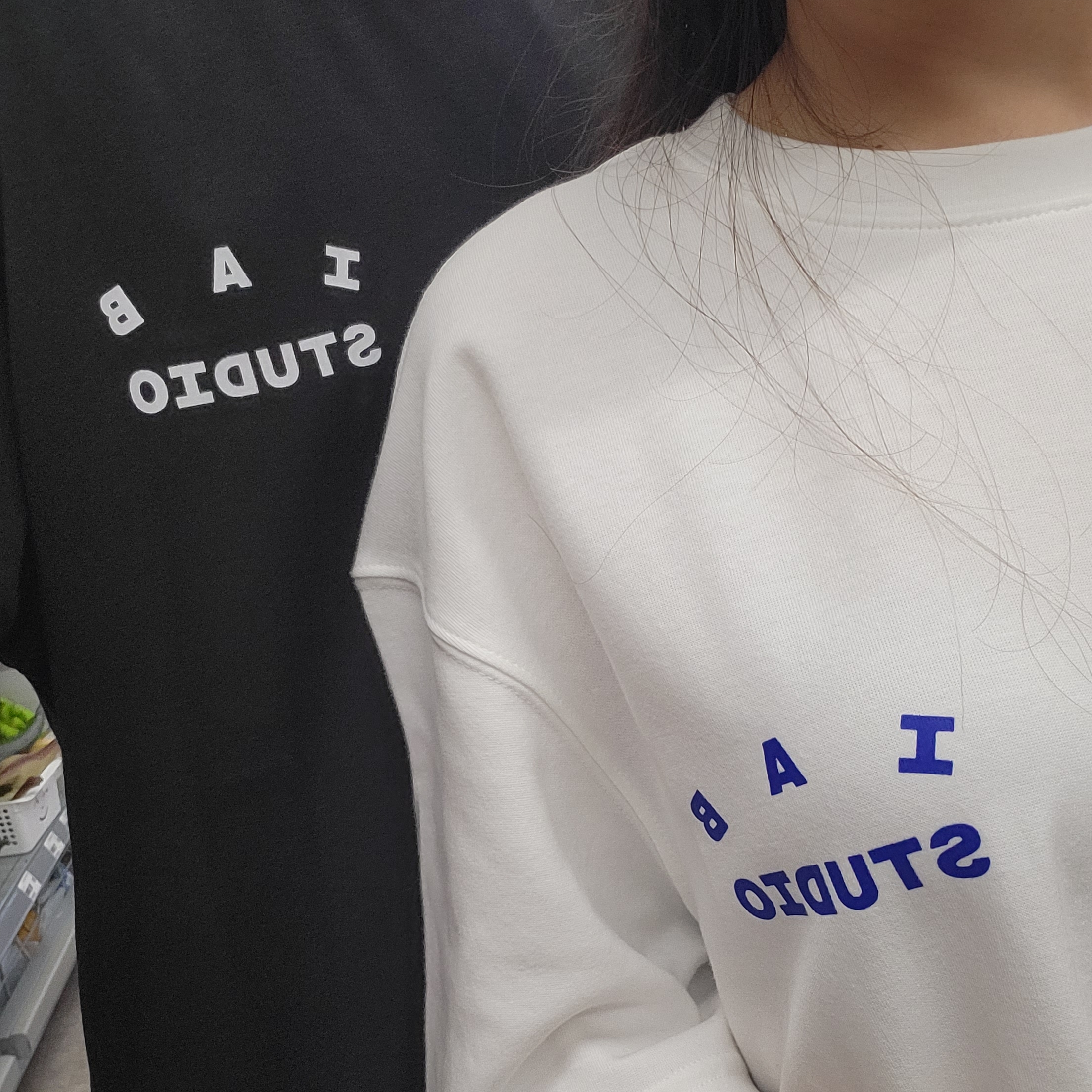 IAB Studio 10th Anniversary T-Shirts Pack White & Black (2 Pack) 착용 스타일