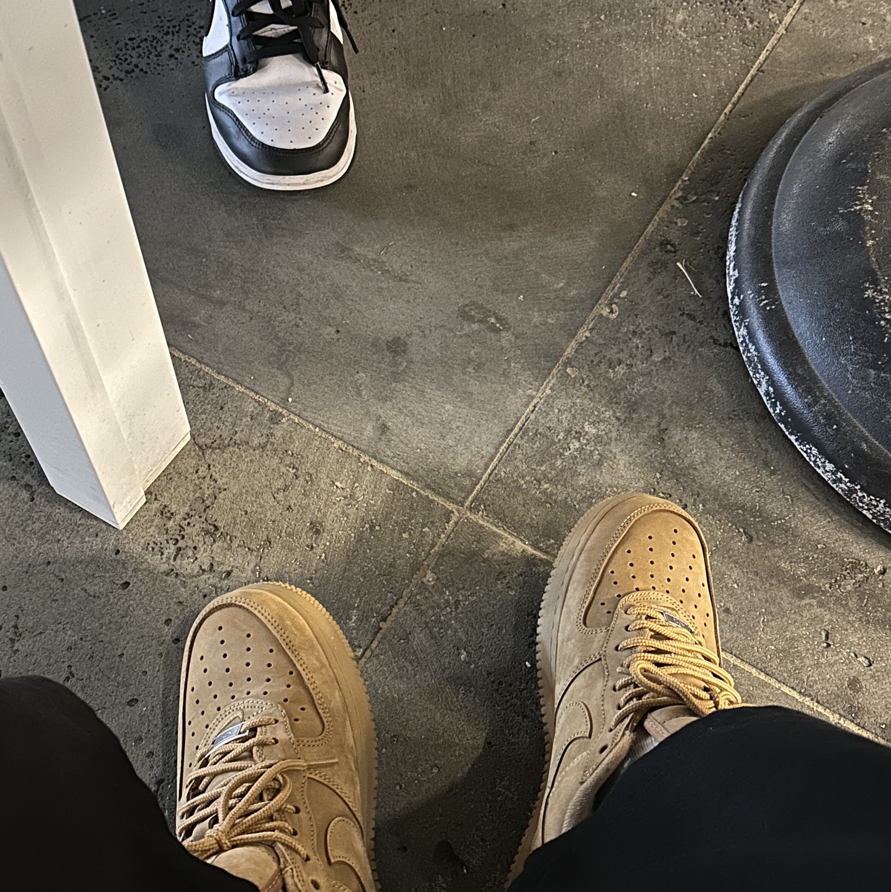 Nike x Supreme Air Force 1 Low Flax, Nike Dunk Low Retro Black 착용 스타일