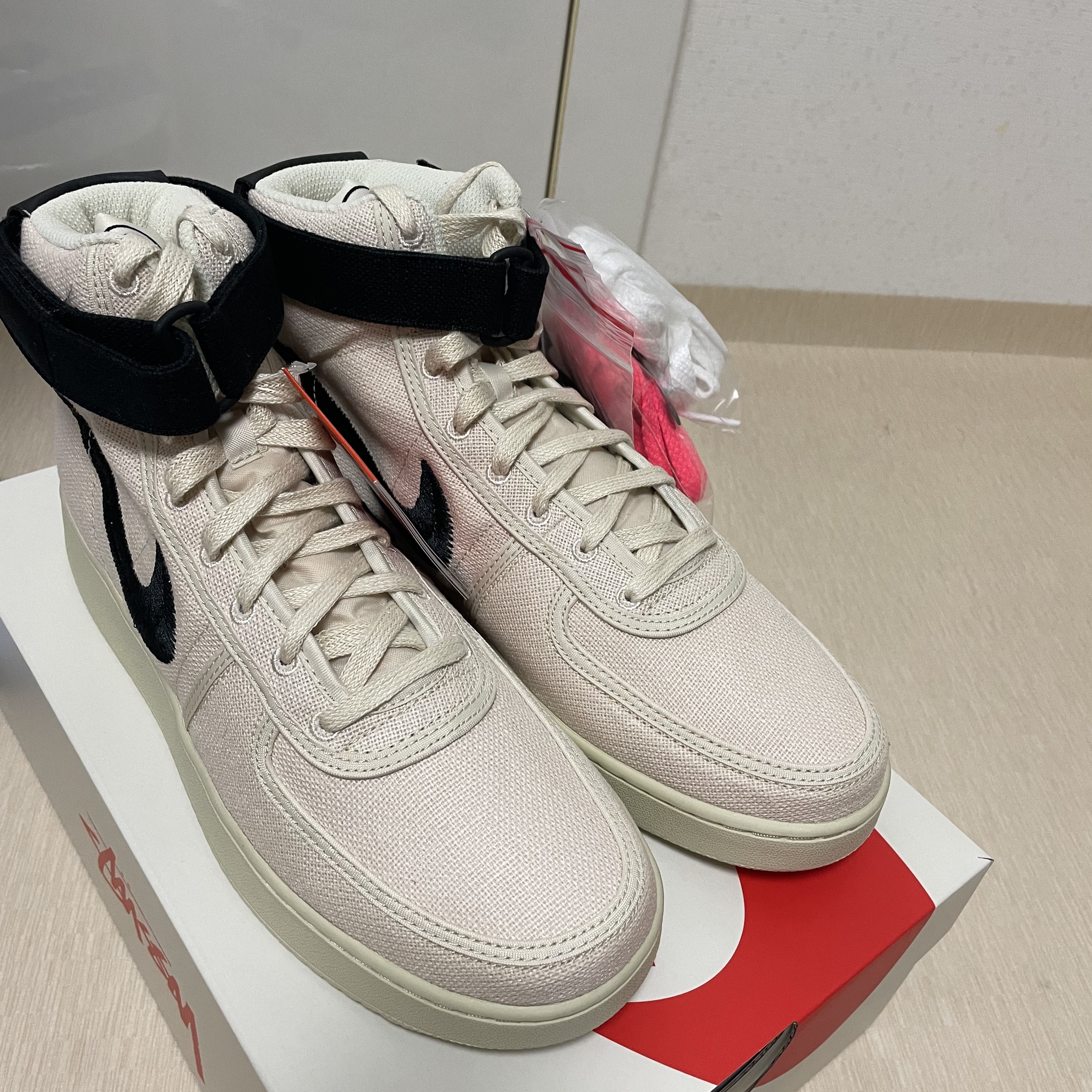 Nike x Stussy Vandal High Fossil 착용 스타일 - 3
