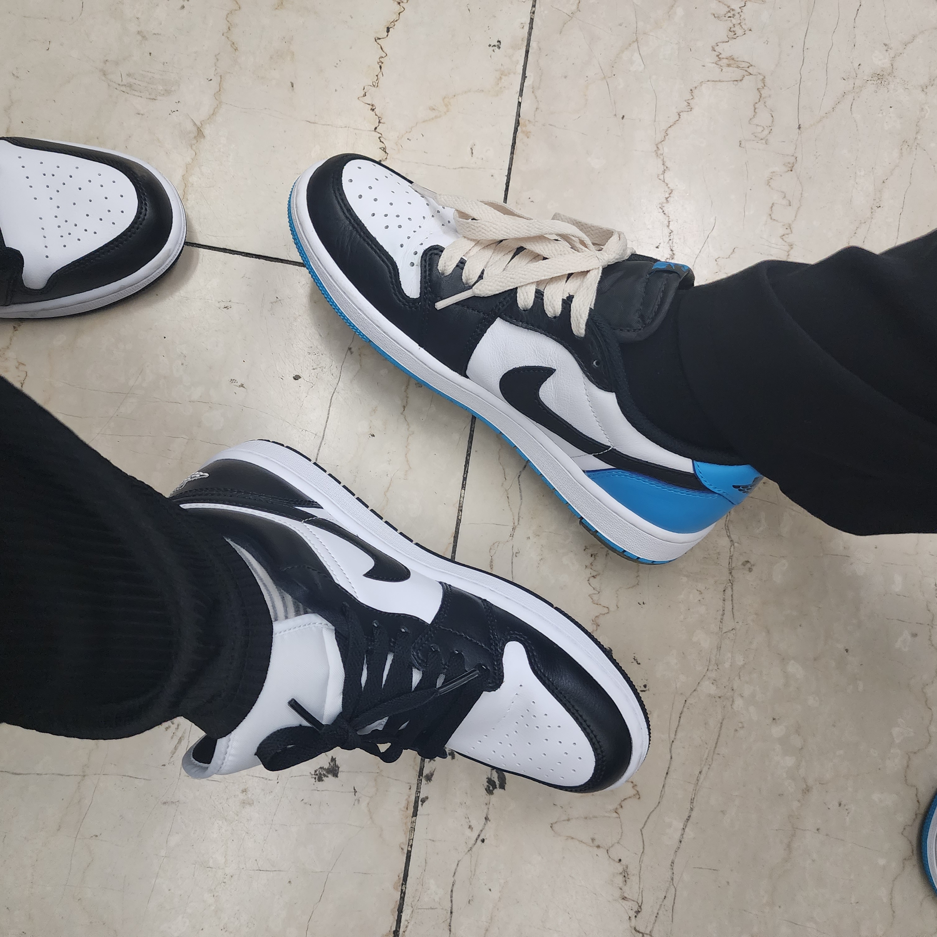 Jordan 1 Retro Low OG Black and Dark Powder Blue, (W) Jordan 1 Low Black and White 착용 스타일 - 1