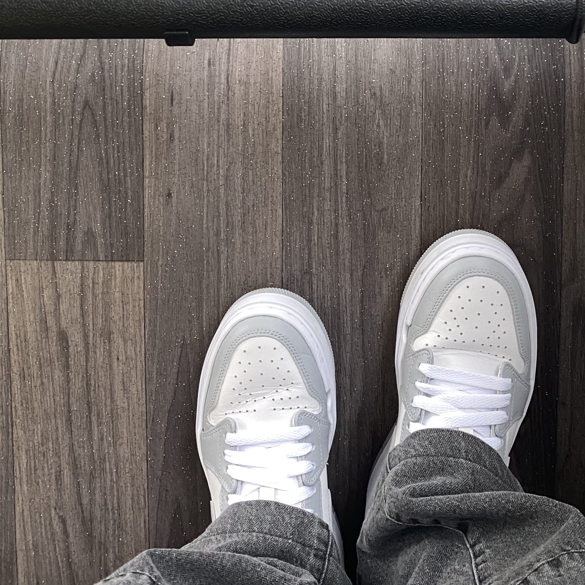 (W) Jordan 1 Elevate Low White and Wolf Grey 착용 스타일