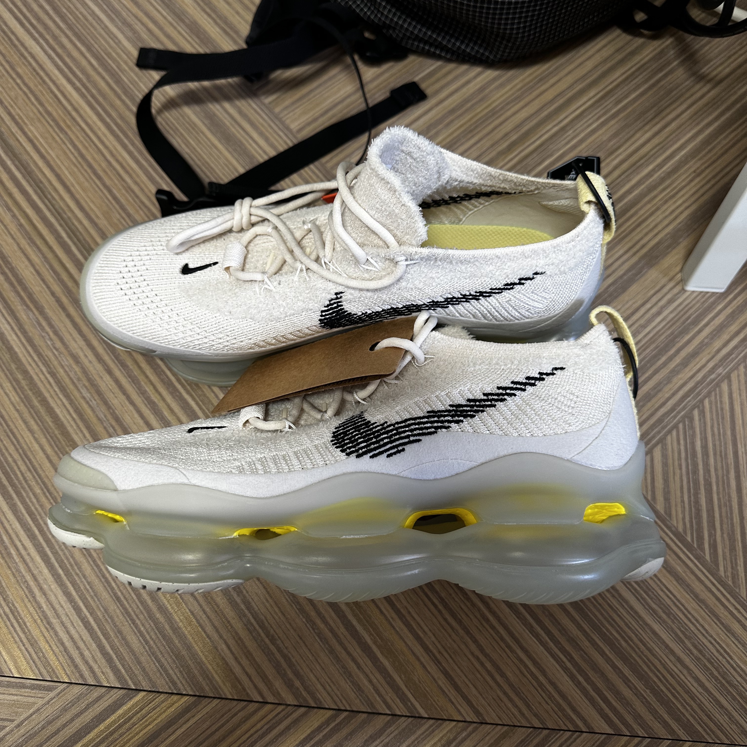 Nike Air Max Scorpion Flyknit Lemon Wash 착용 스타일