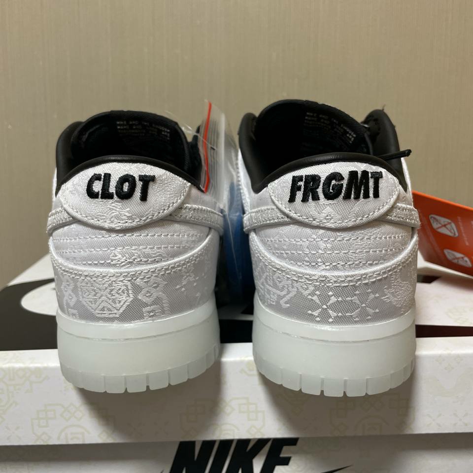 Nike x Clot x Fragment Dunk Low Black and White 착용 스타일 - 2