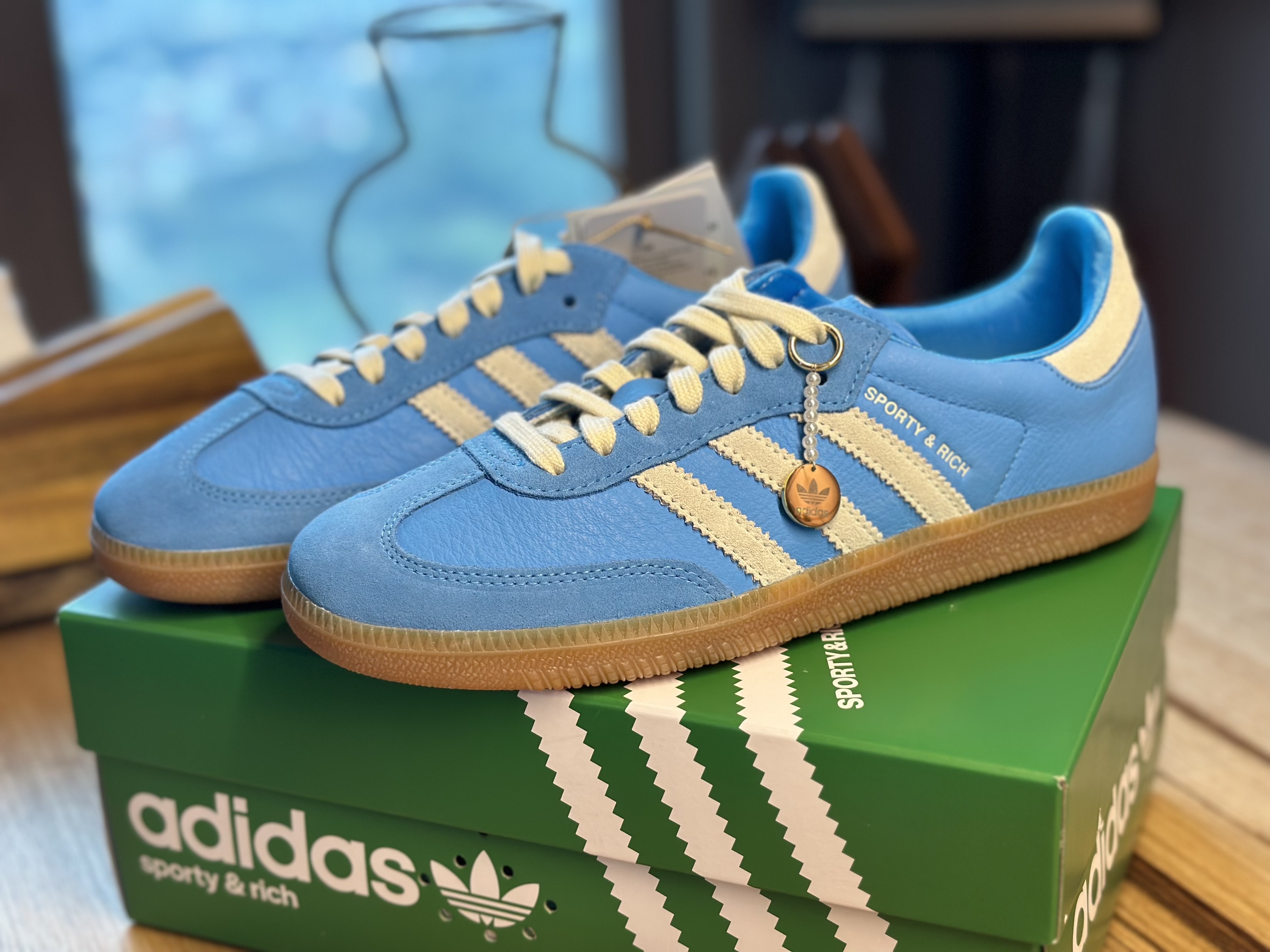 Adidas x Sporty & Rich Samba Blue Rush Cream White 착용 스타일 - 2