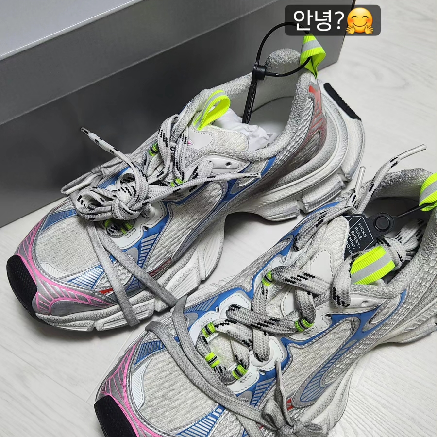 Balenciaga 3XL Sneakers White Red Blue 착용 스타일