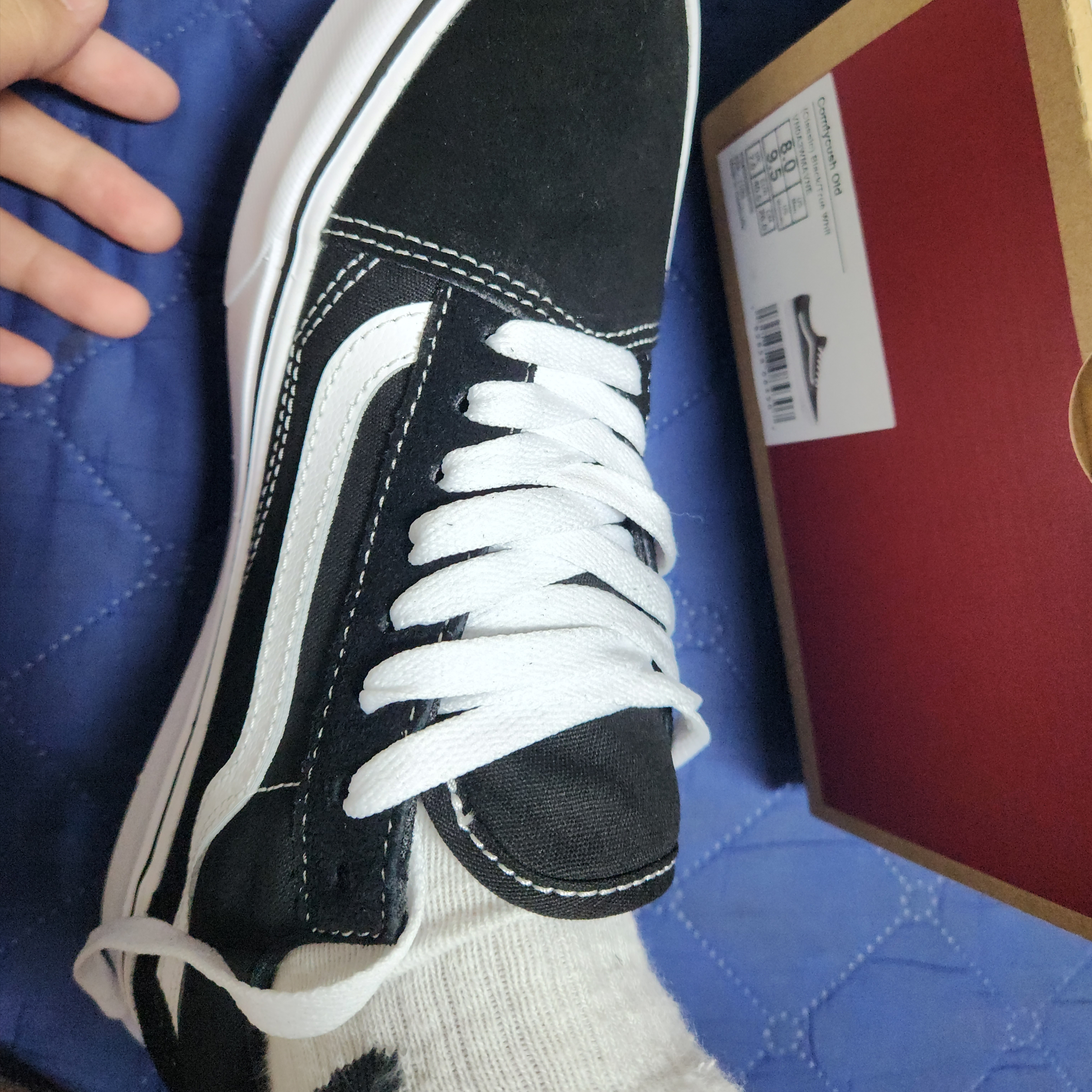 Vans ComfyCush Old Skool Black True white 착용 스타일
