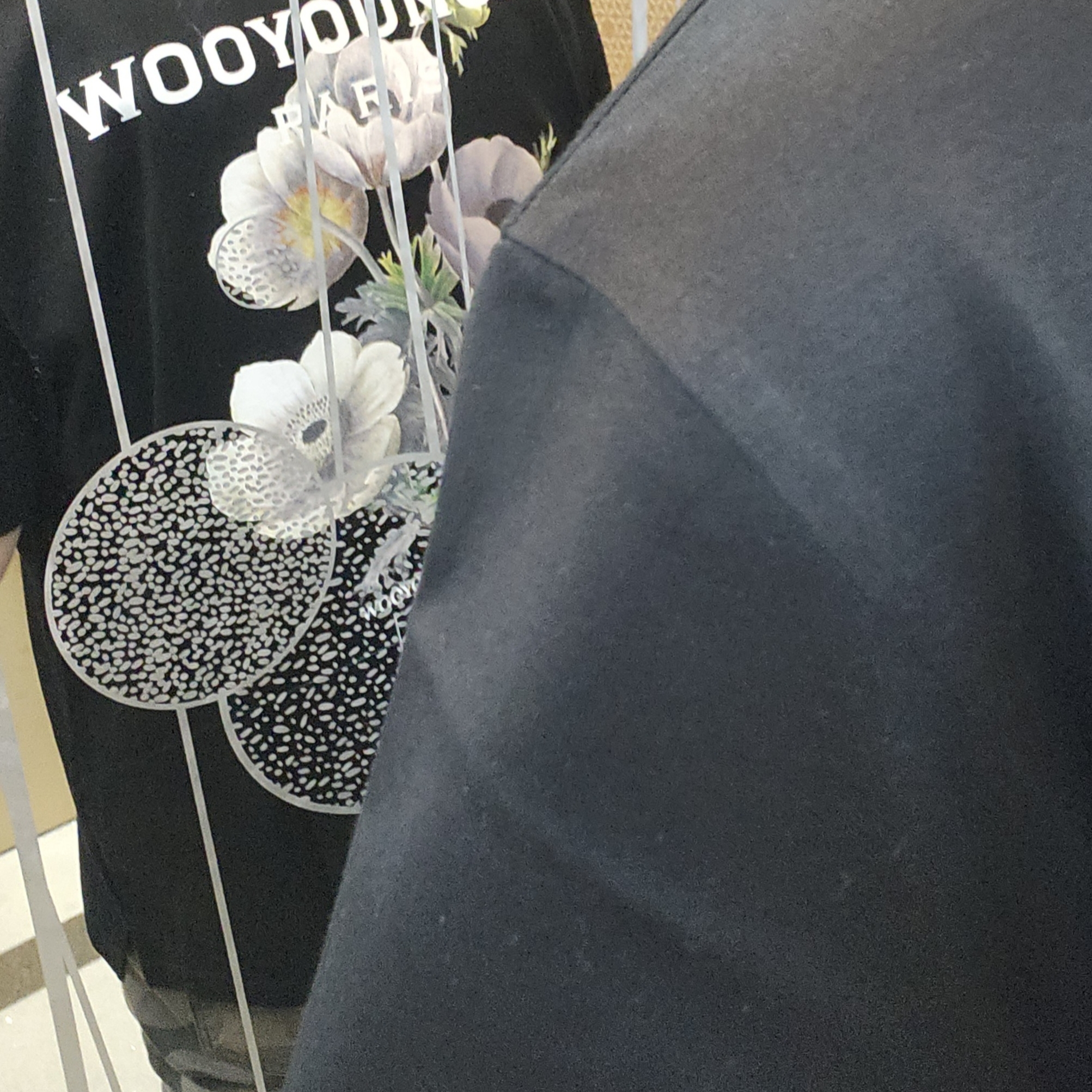 Wooyoungmi Flower Print Back Logo T-Shirt Black - 23FW 착용 스타일