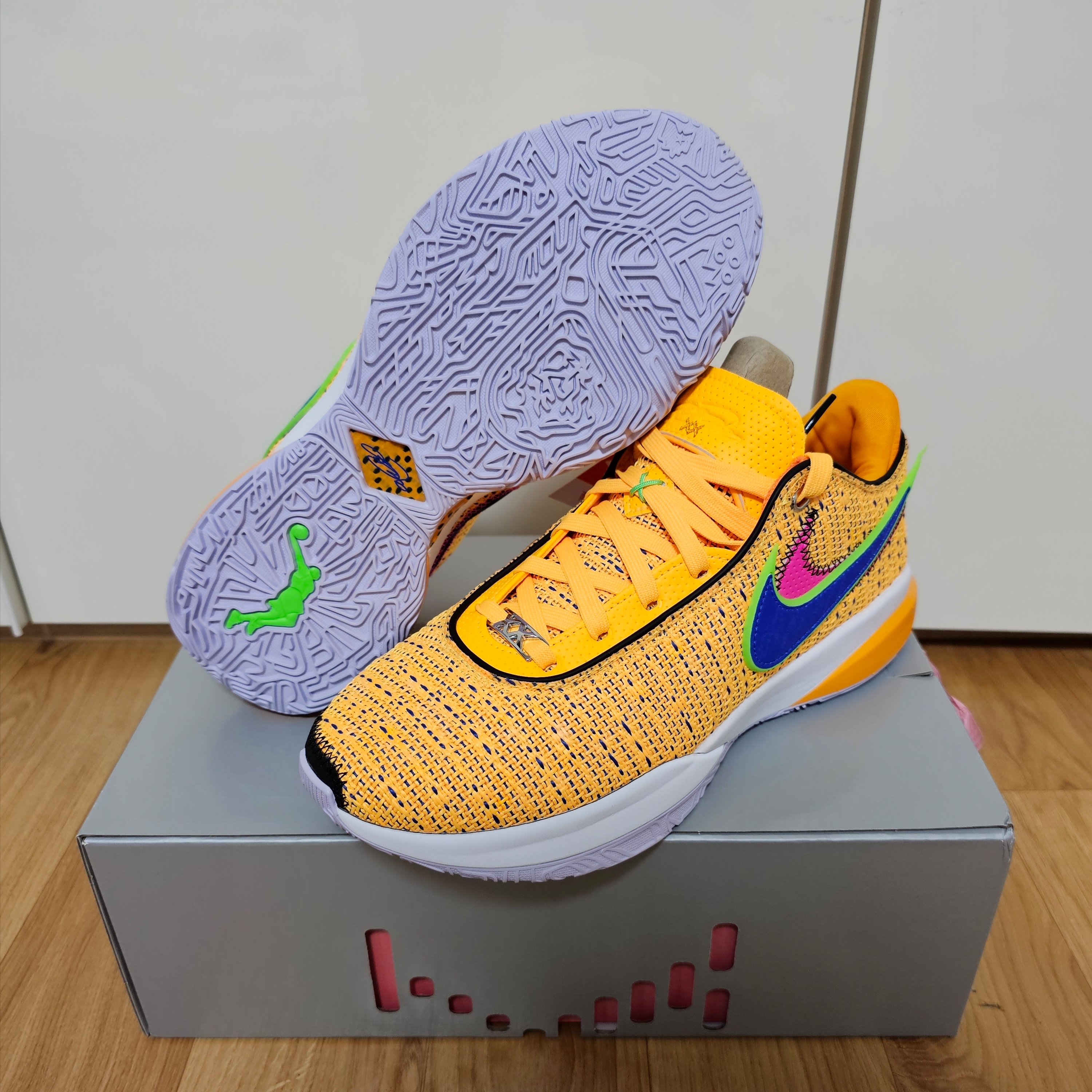 Nike LeBron XX EP Laser Orange Racer Blue 착용 스타일 - 3
