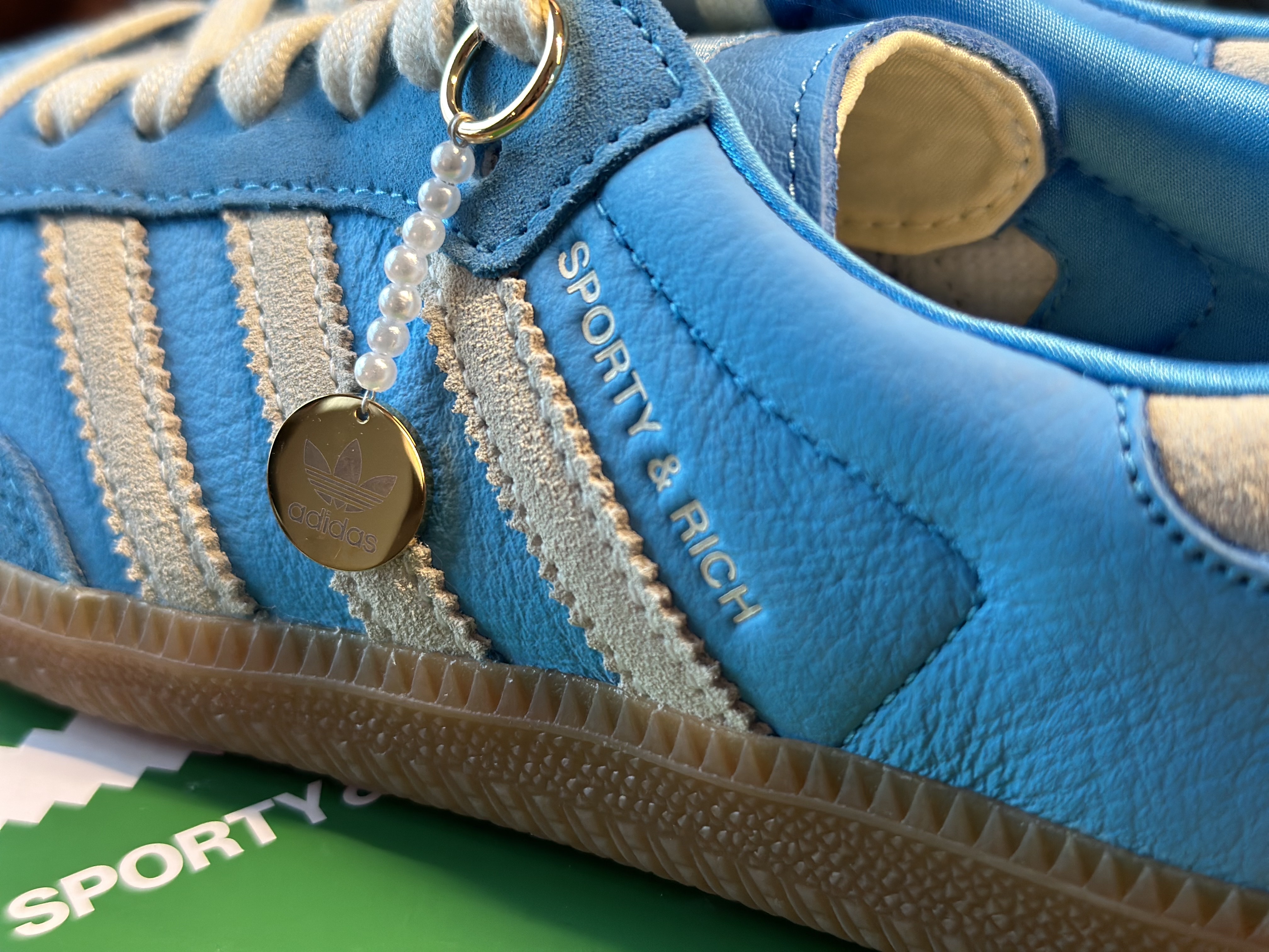 Adidas x Sporty & Rich Samba Blue Rush Cream White 착용 스타일 - 4