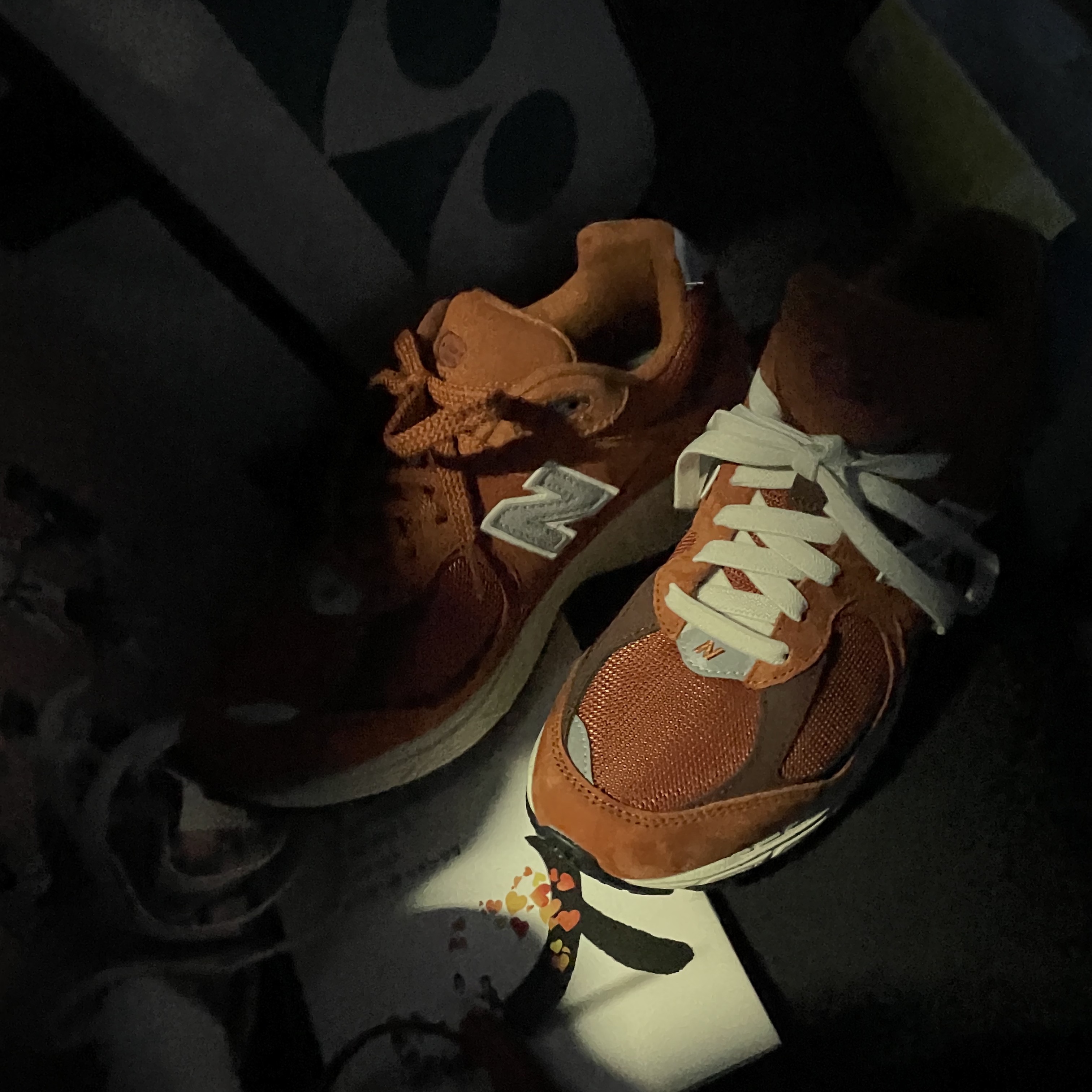 New Balance 2002R Rust Oxide 착용 스타일 - 1