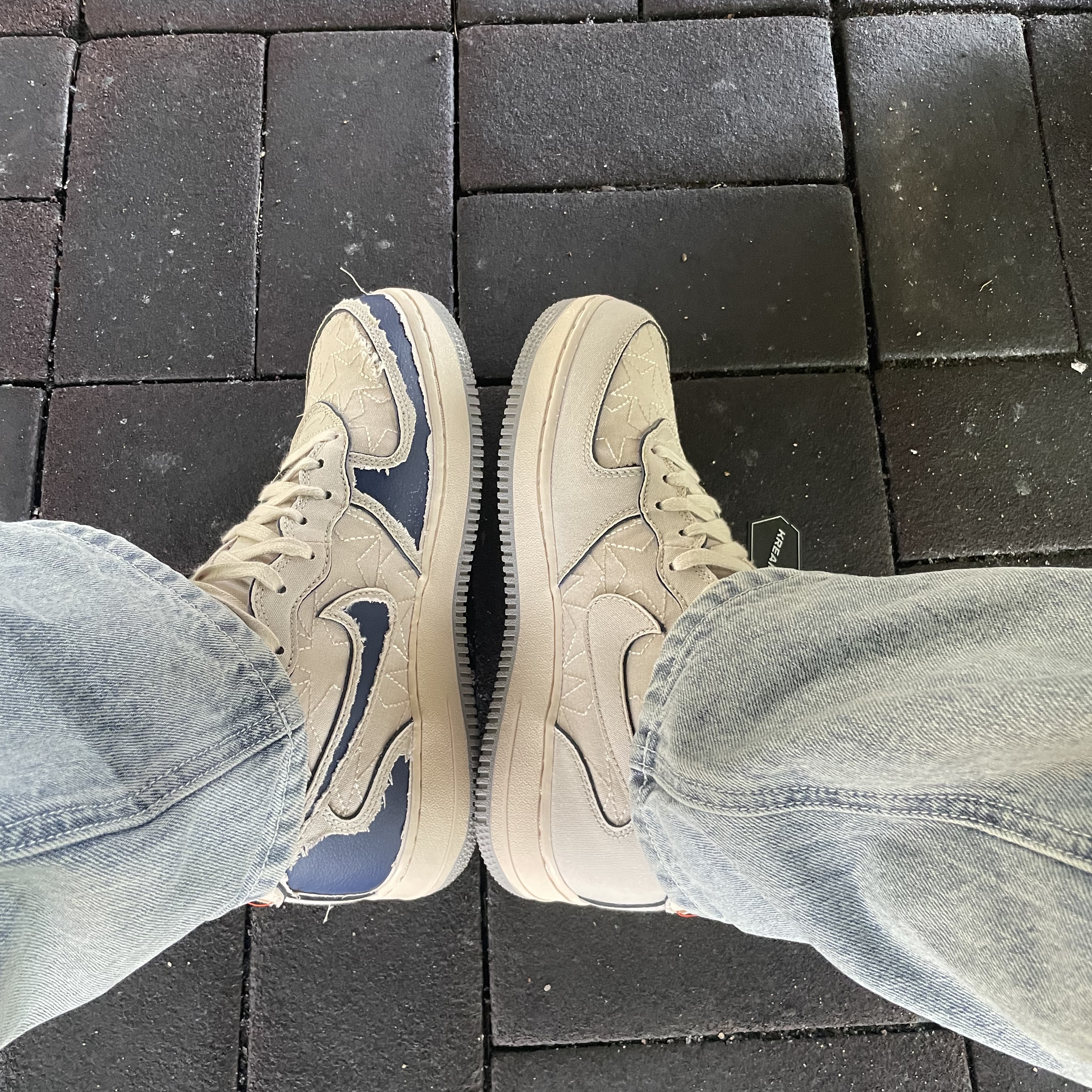 Nike Air Force 1 Mid '07 Pearl White 착용 스타일
