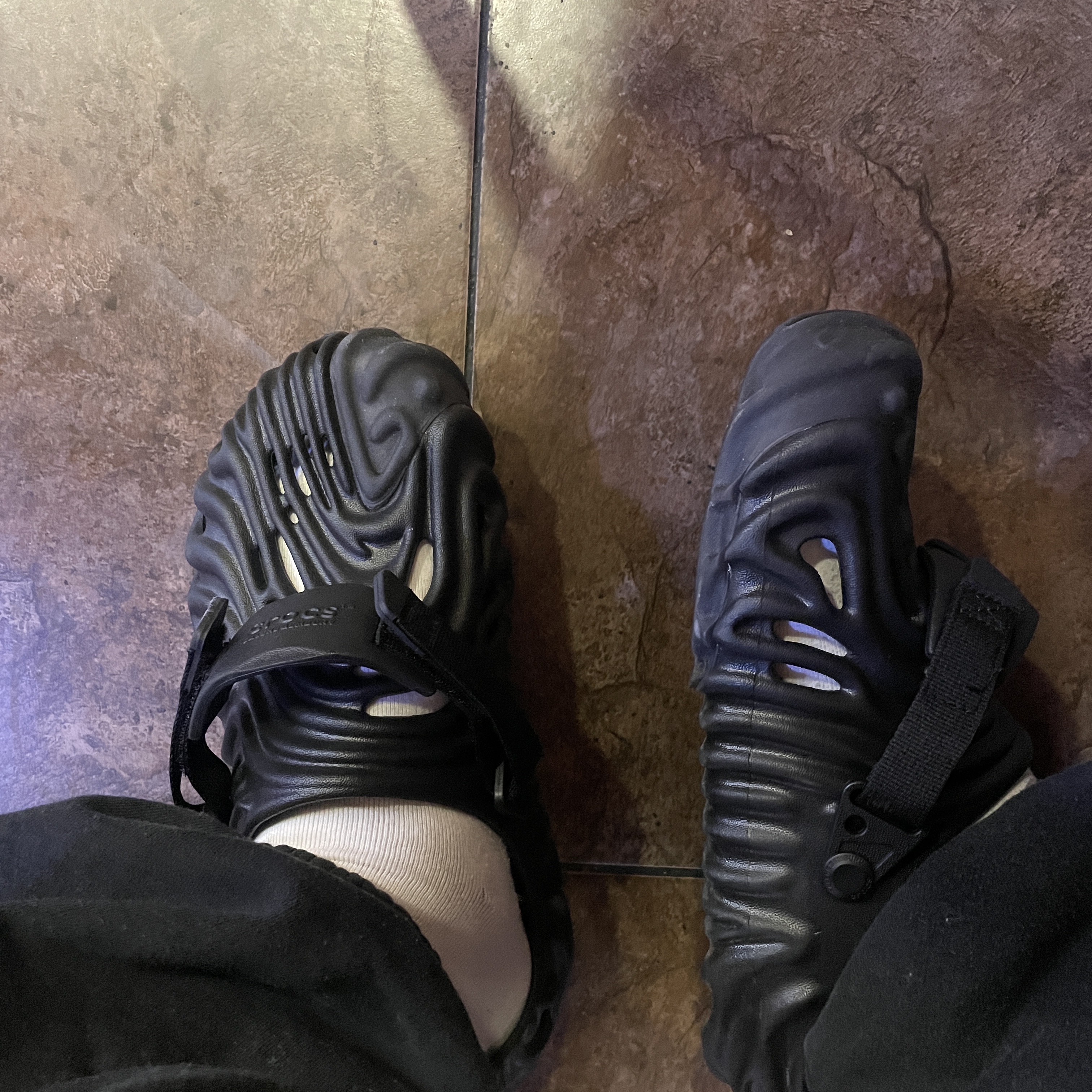 Crocs x Salehe Bembury Pollex Clog Sasquatch 착용 스타일 - 1