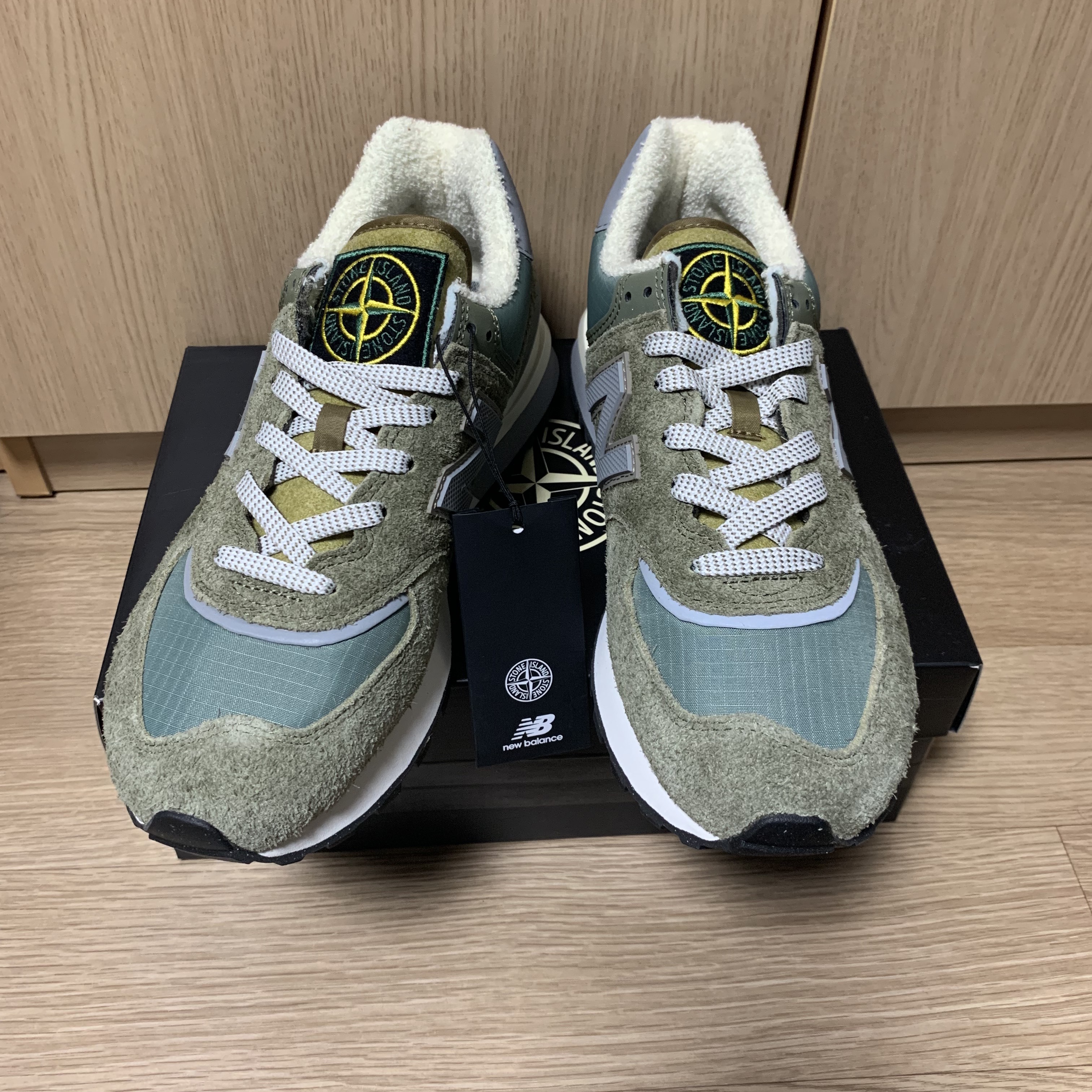 New Balance x Stone Island 574 Legacy Green 착용 스타일 - 2