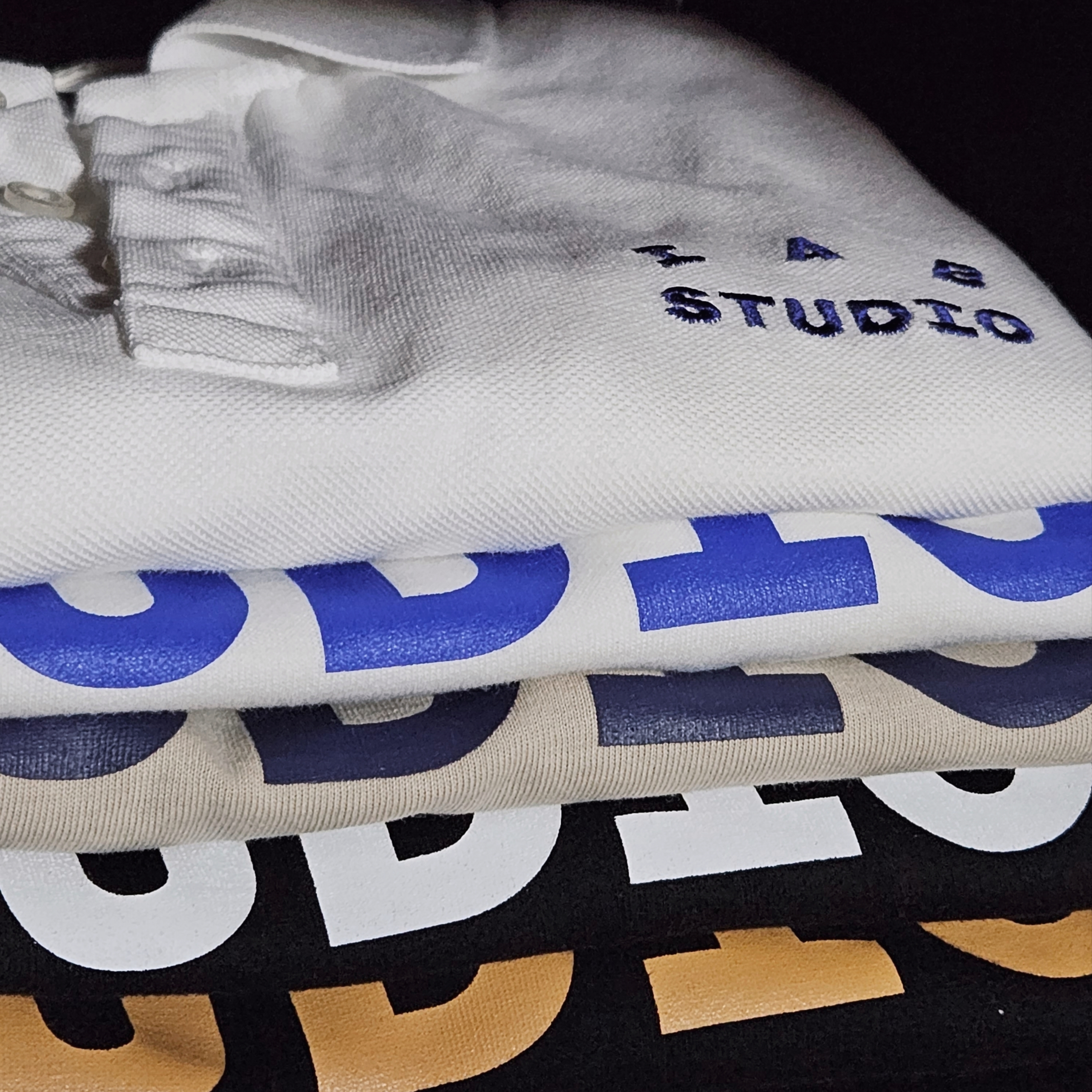 IAB Studio Pigment T-Shirt Oatmeal, IAB Studio x Kakao Friends T-Shirt Black 착용 스타일