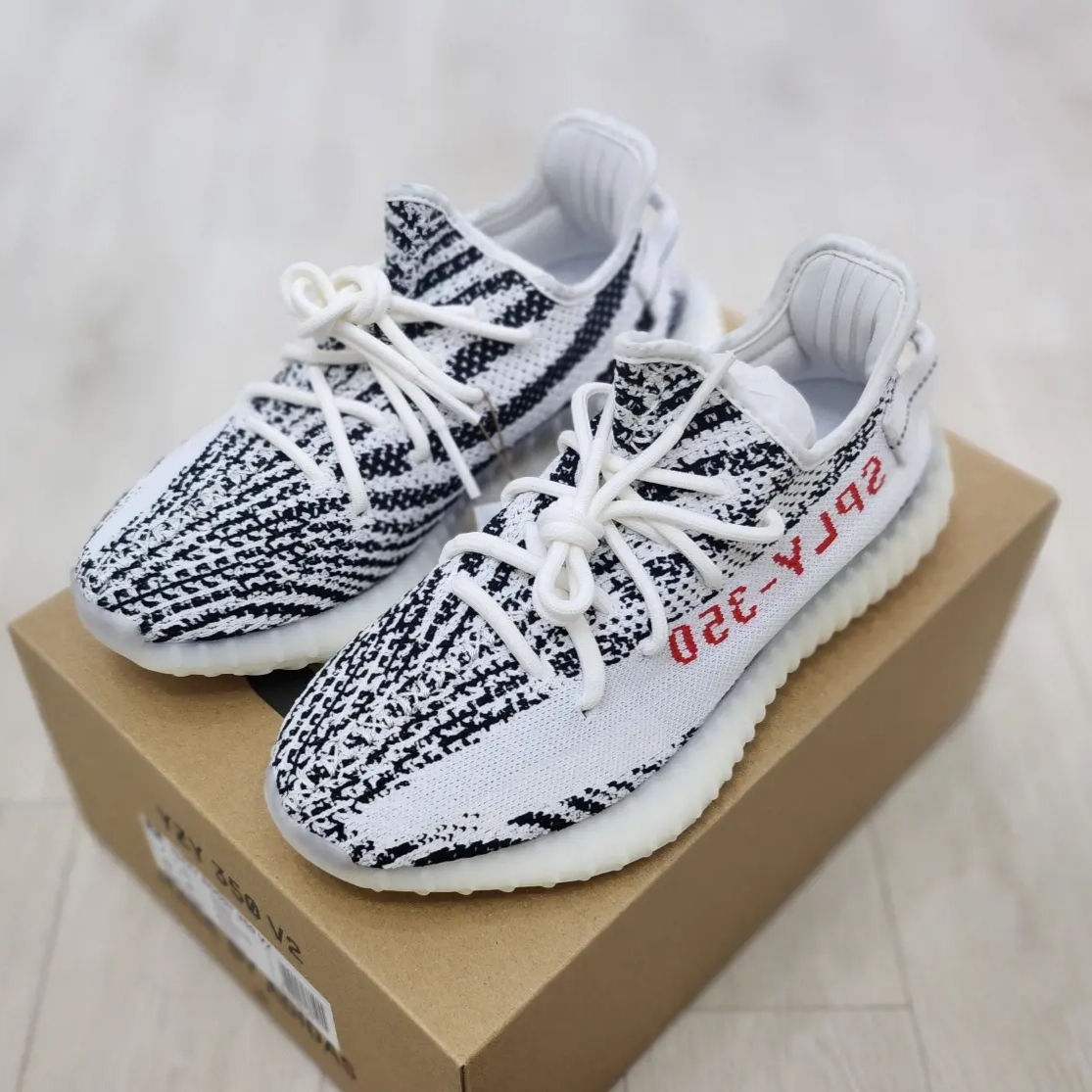 Adidas Yeezy Boost 350 V2 Zebra 2022/2023, Adidas Yeezy Boost 350 V2 Zebra 2017/2019/2020 착용 스타일 - 2