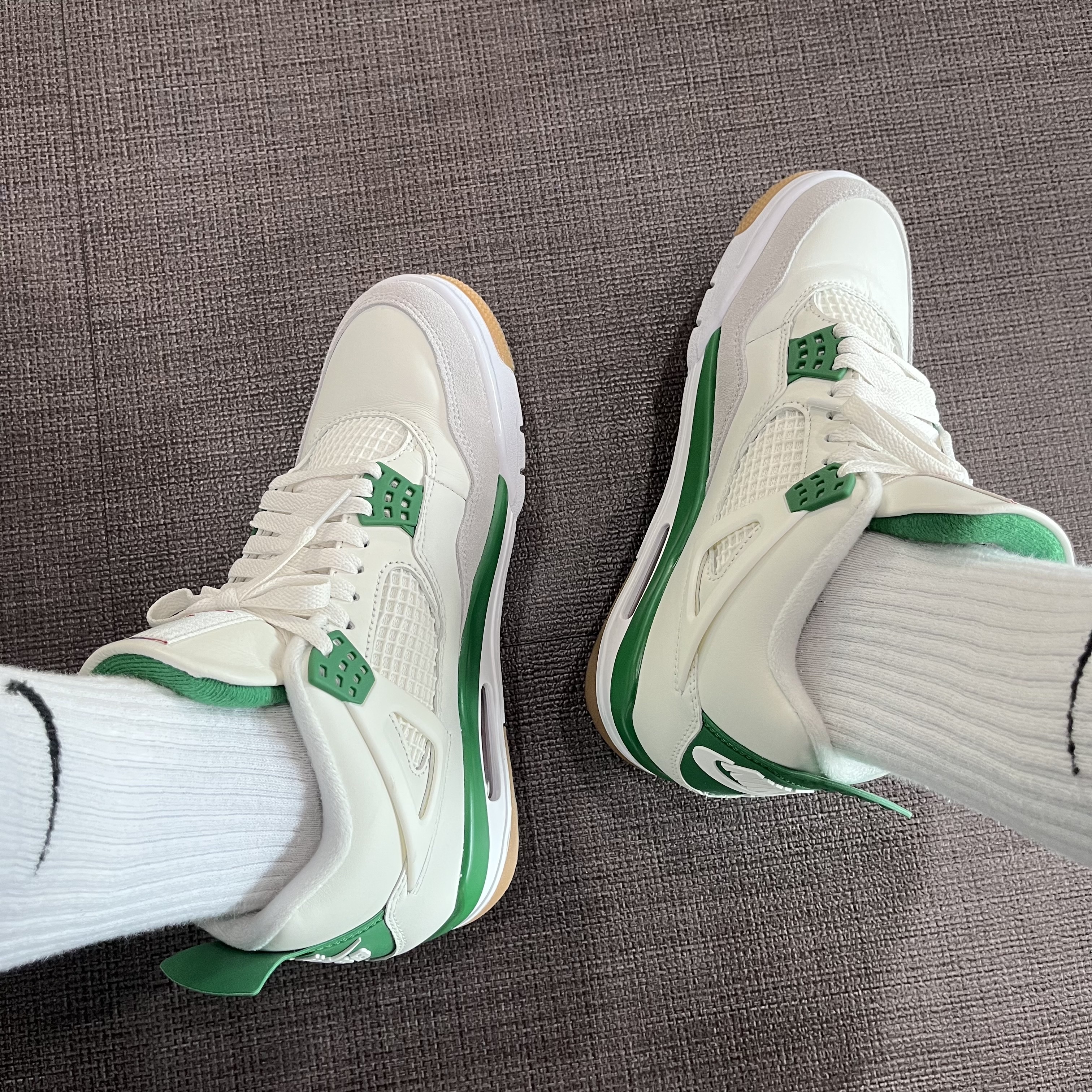 Jordan 4 x Nike SB Retro SP Pine Green 착용 스타일