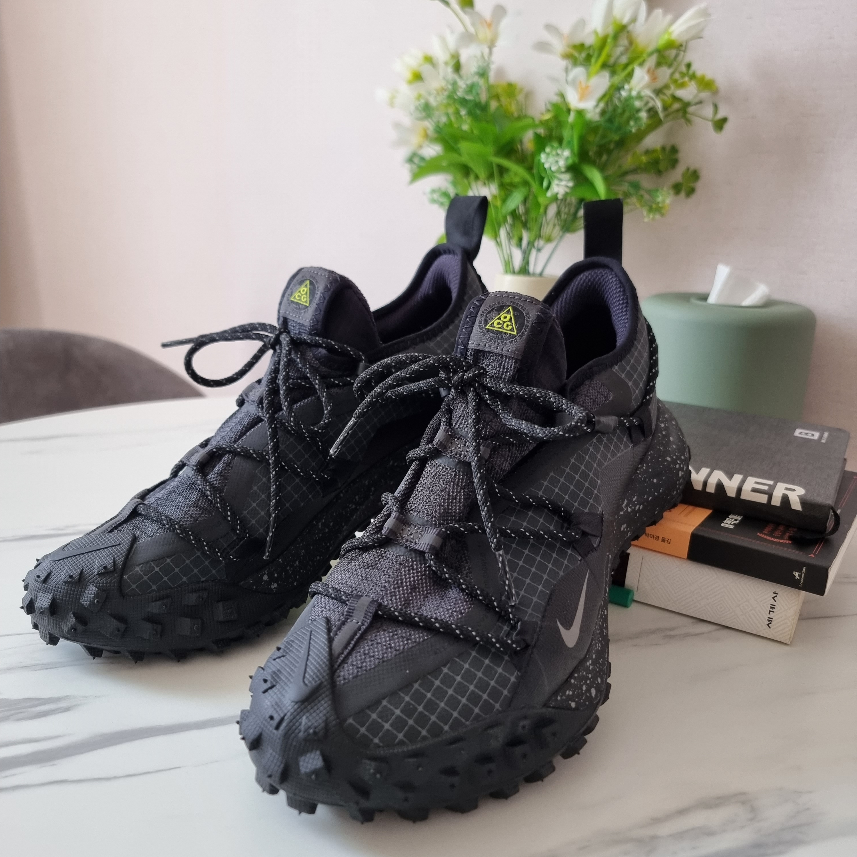Nike ACG Mountain Fly Low Gore-Tex SE Dark Smoke Grey 착용 스타일 - 2