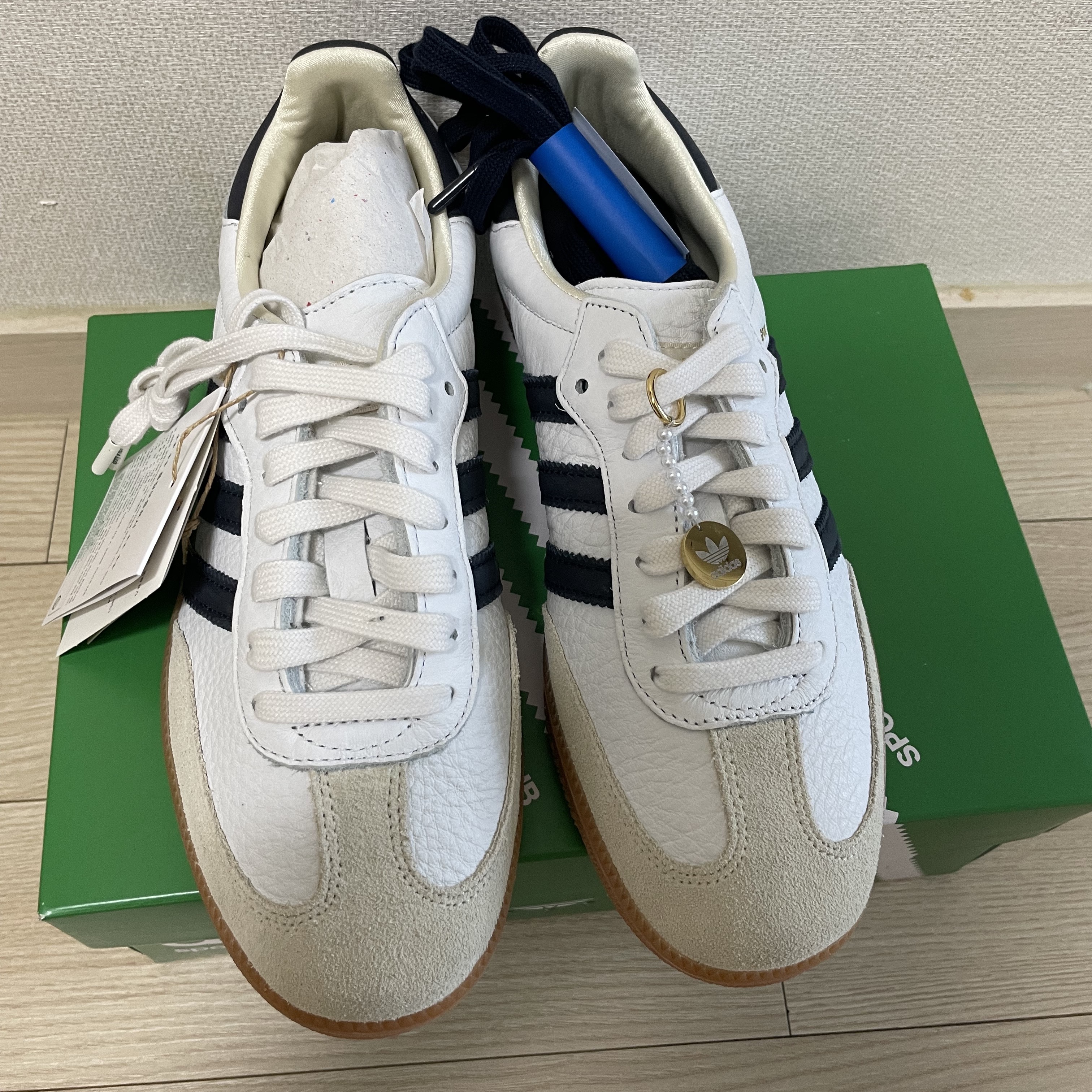 Adidas x Sporty & Rich Samba Cloud White Legend Ink 착용 스타일 - 1