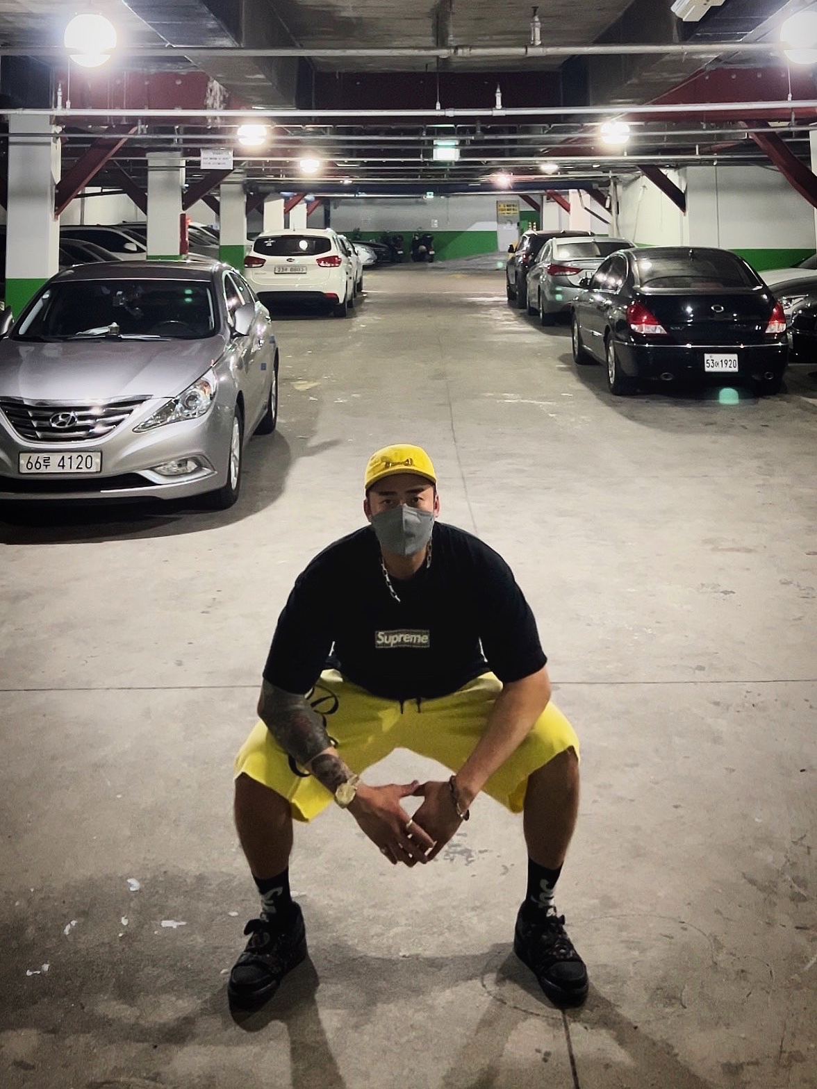 Supreme x Burberry Box Logo T-Shirt Black - 22SS, Supreme x Bernadette Corporation Work Shorts Yellow - 23SS 착용 스타일 - 1