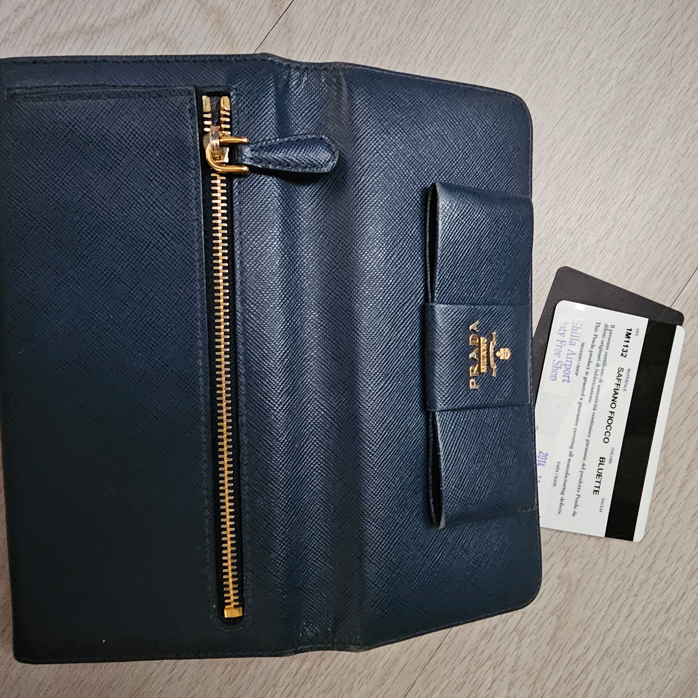 Prada Large Saffiano Leather Fiocco Wallet Peony Pink 착용 스타일 - 3