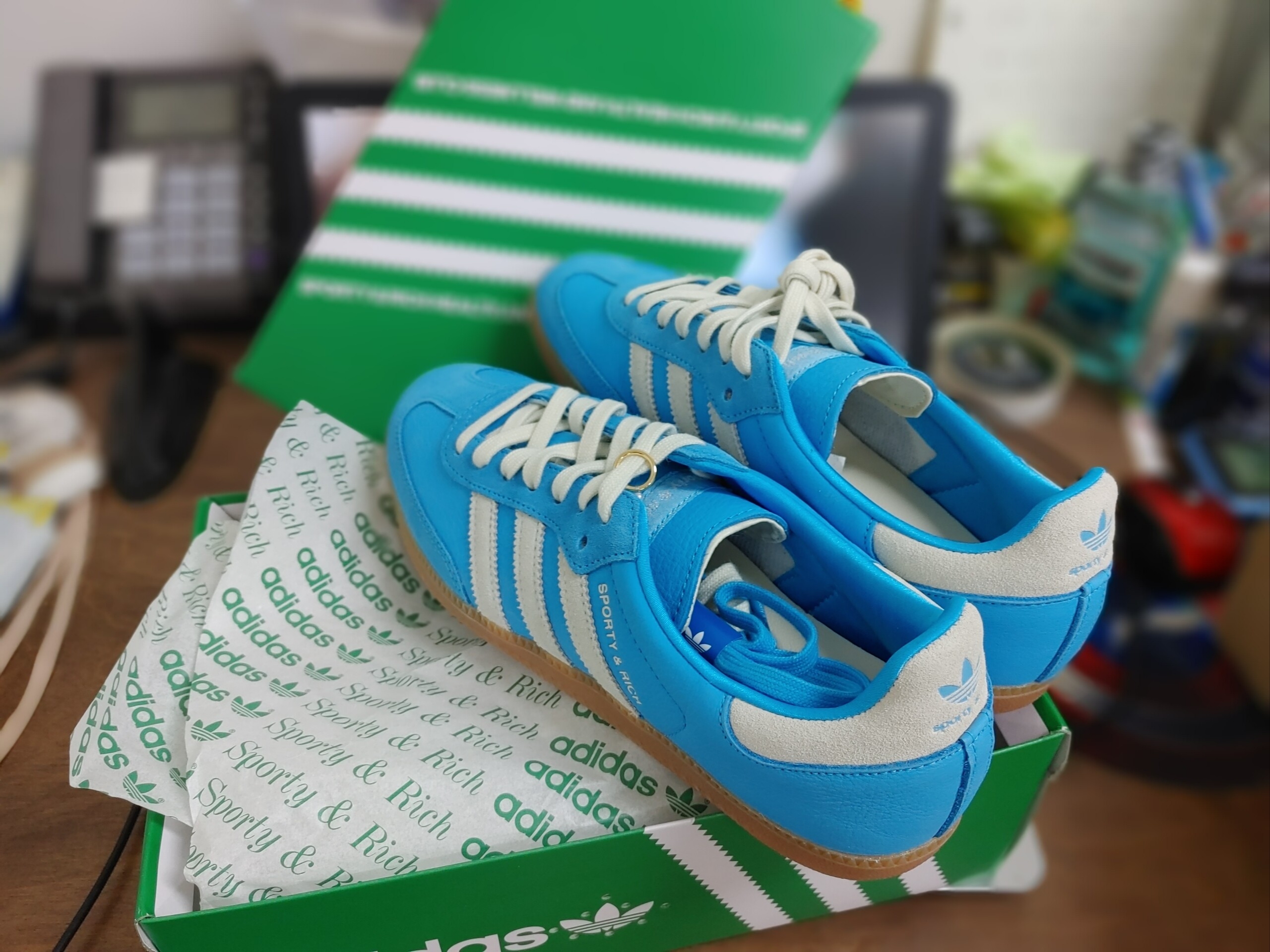Adidas x Sporty & Rich Samba Blue Rush Cream White 착용 스타일 - 1