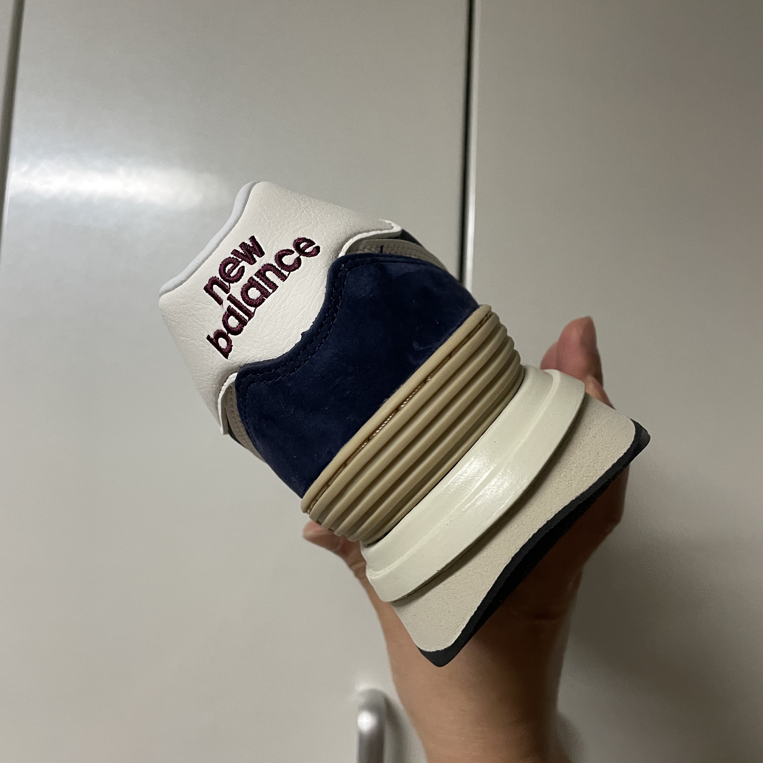 New Balance 574 Legacy Navy 착용 스타일 - 2