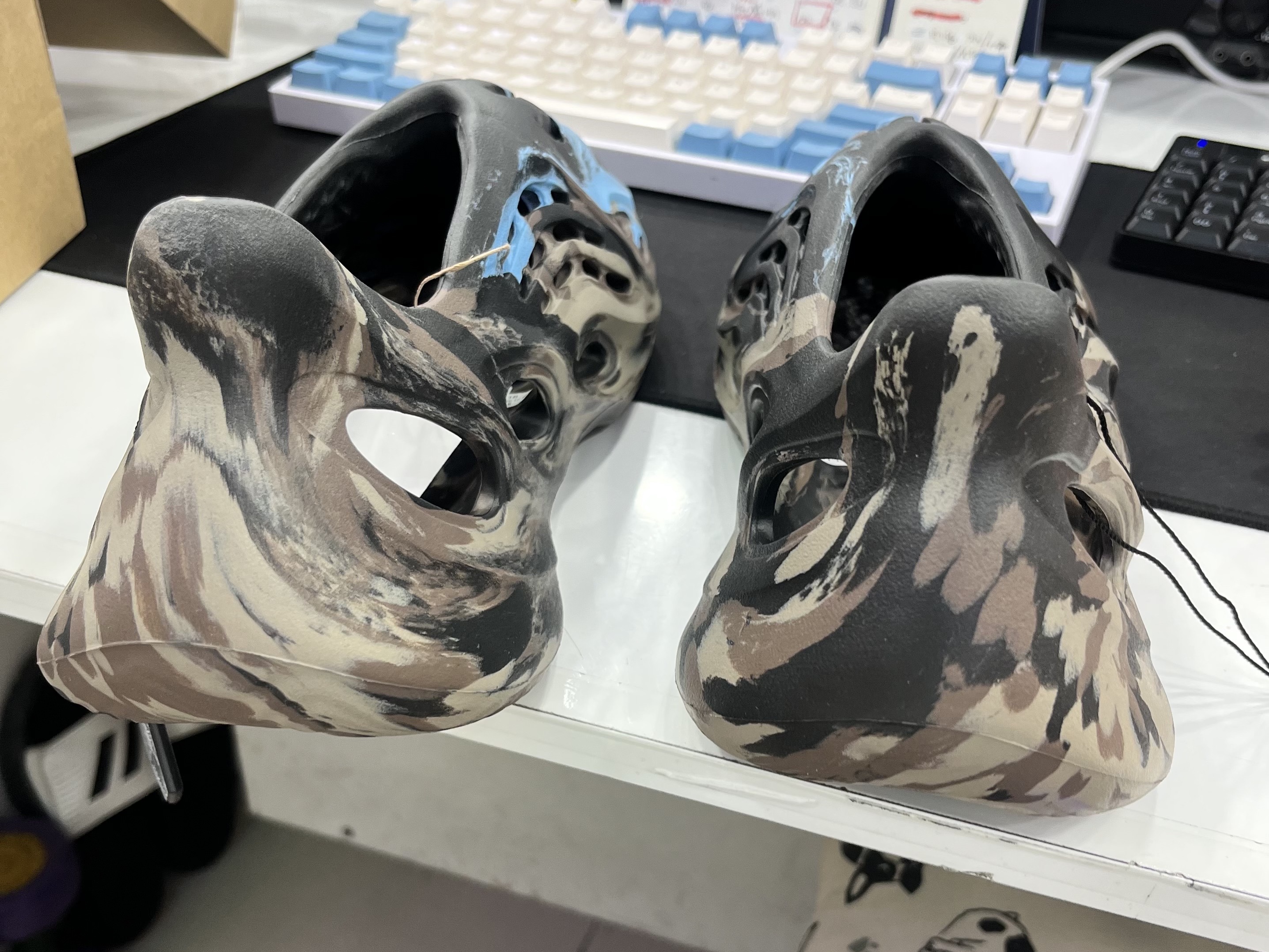 Adidas Yeezy Foam RNNR MX Cinder 착용 스타일 - 2