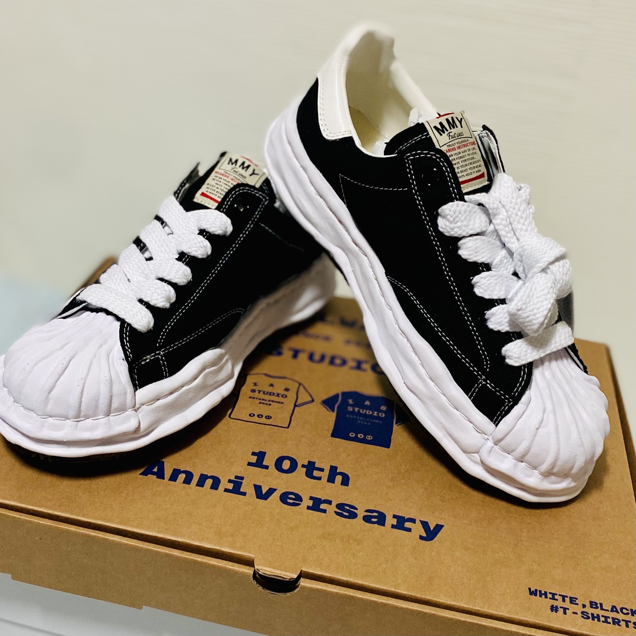 Maison Mihara Yasuhiro Blakey OG Sole Canvas Low-top Sneakers Black White, IAB Studio 10th Anniversary T-Shirts Pack White & Black (2 Pack) 착용 스타일