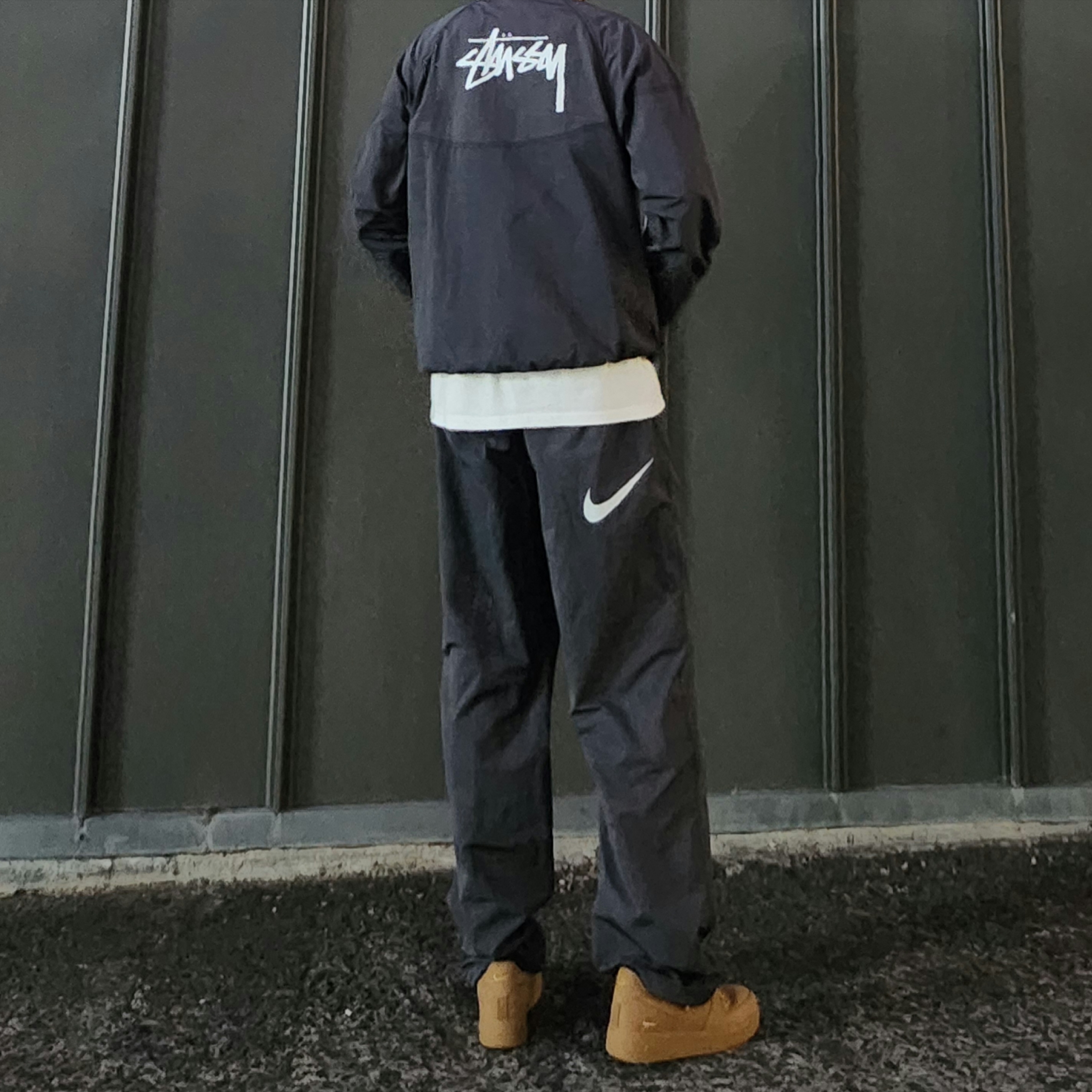 Nike x Stussy Beach Pants Off Noir, Nike x Stussy Windrunner Jacket Off Noir 착용 스타일