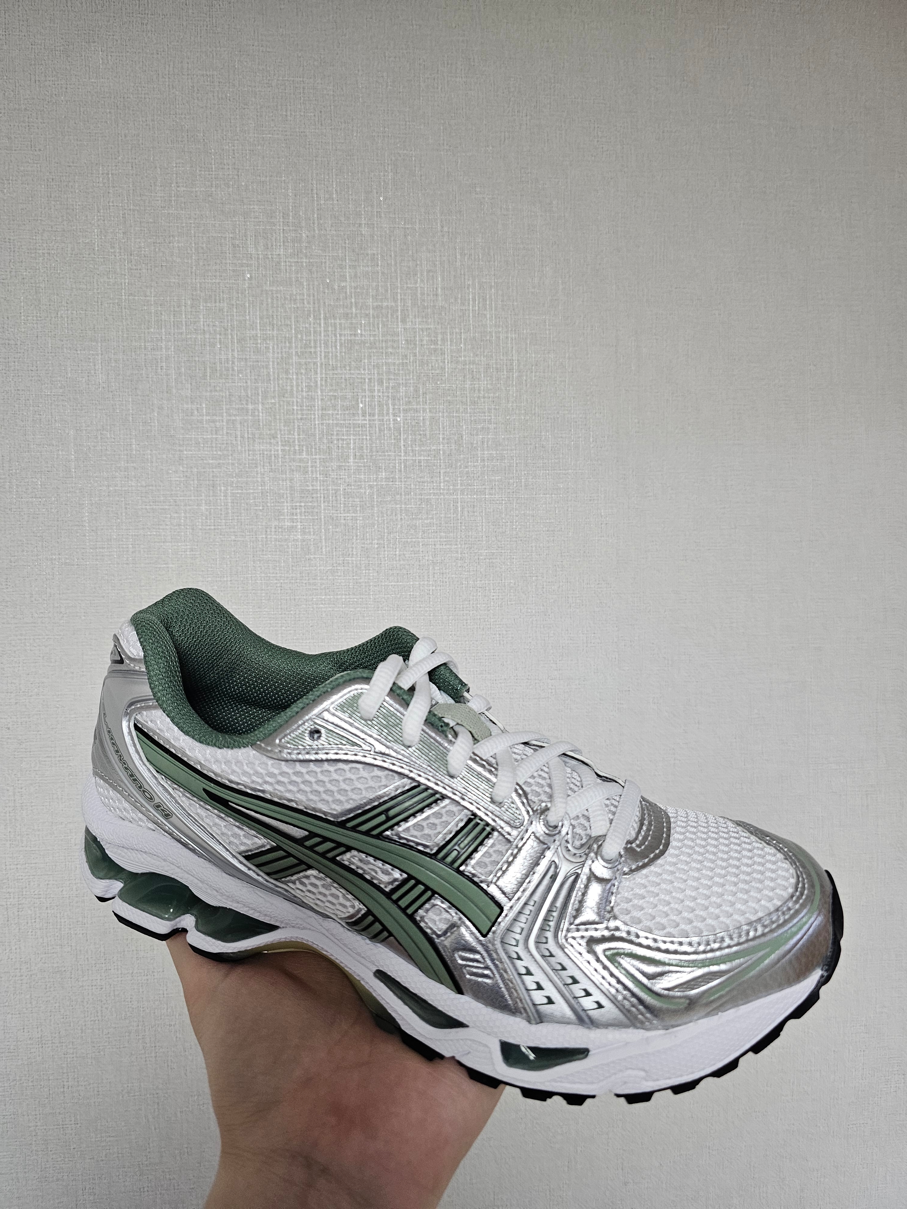 Asics Gel-Kayano 14 White Slate Grey 착용 스타일 - 1