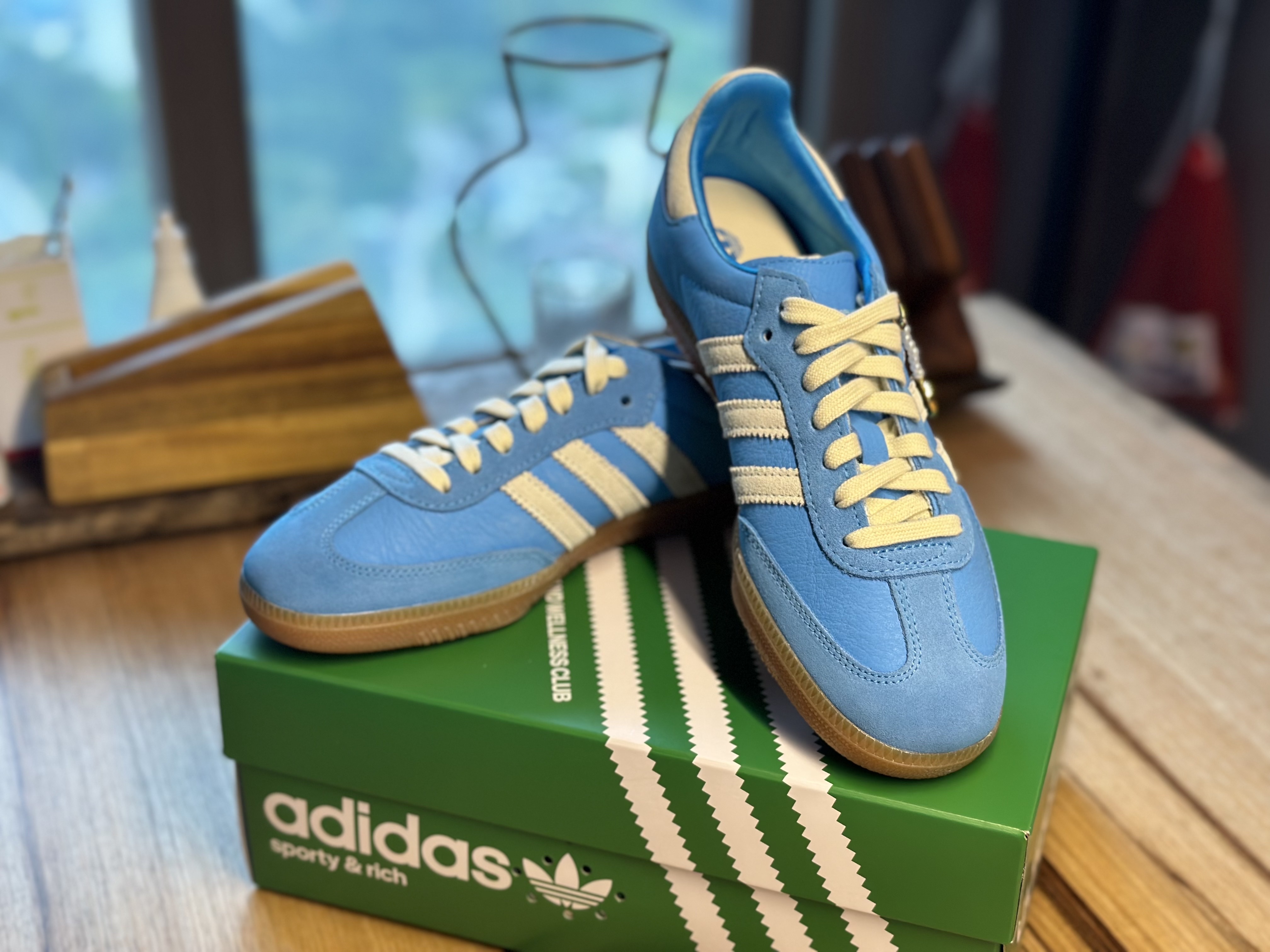 Adidas x Sporty & Rich Samba Blue Rush Cream White 착용 스타일 - 1
