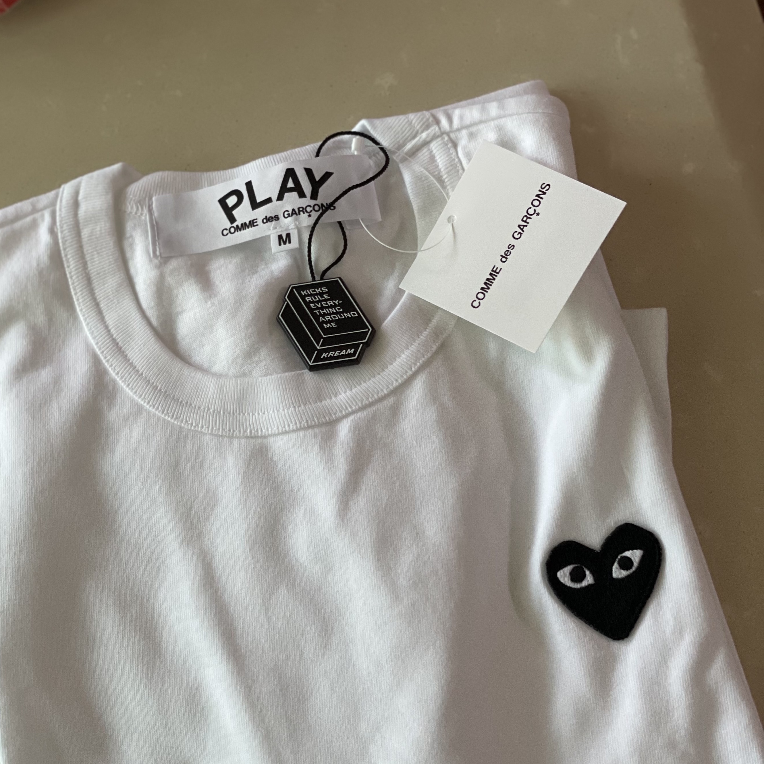 Play Comme des Garcons Black Heart T-Shirt White 착용 스타일