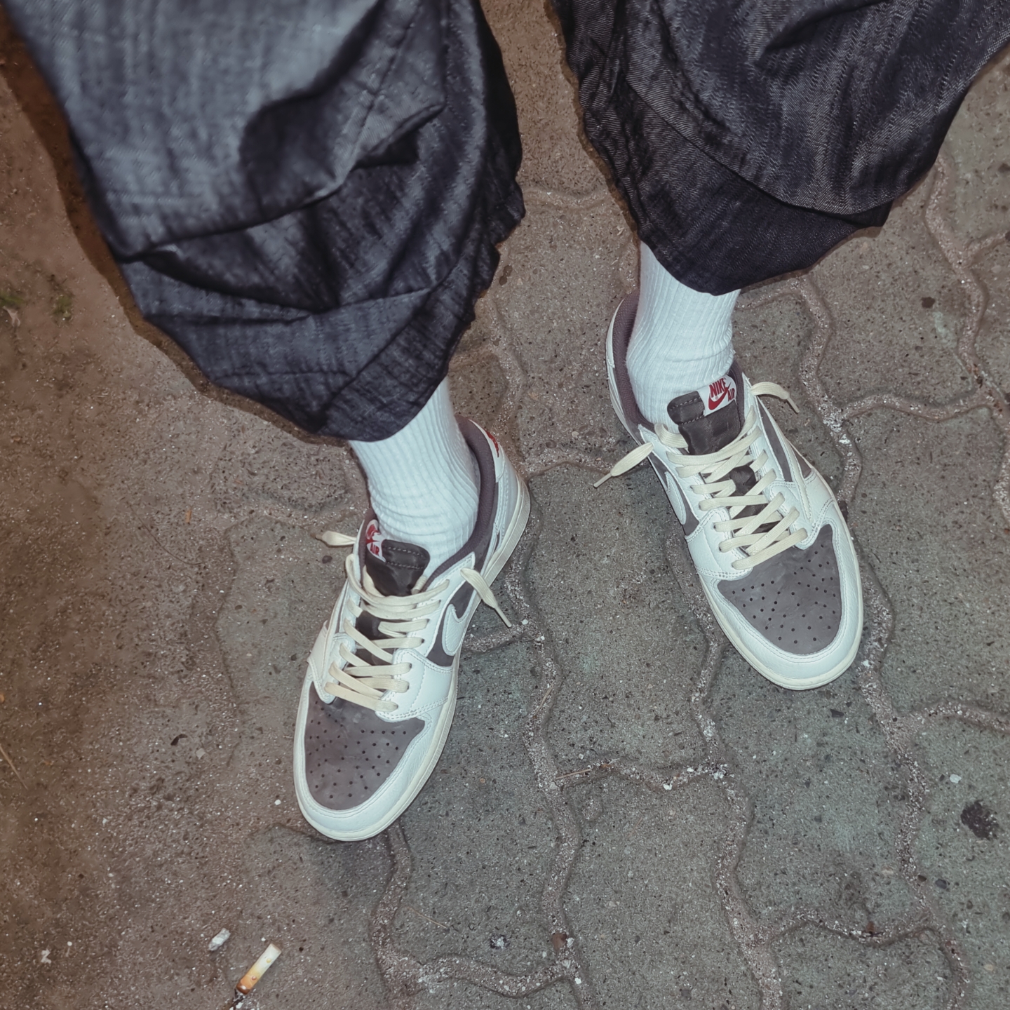 Jordan 1 x Travis Scott Retro Low OG SP Sail and Ridgerock 착용 스타일