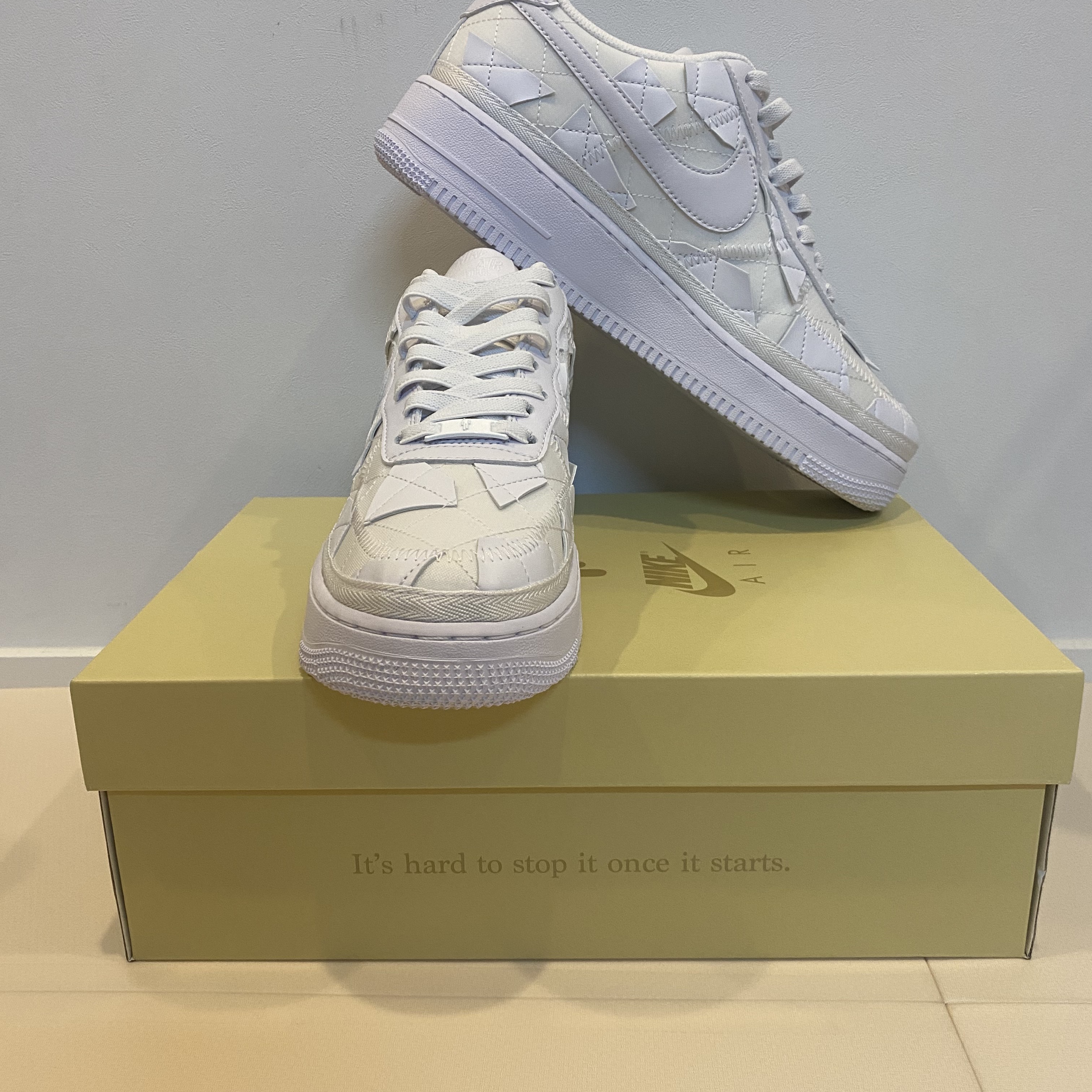 Nike x Billie Eilish Air Force 1 Low SP Triple White 착용 스타일 - 2