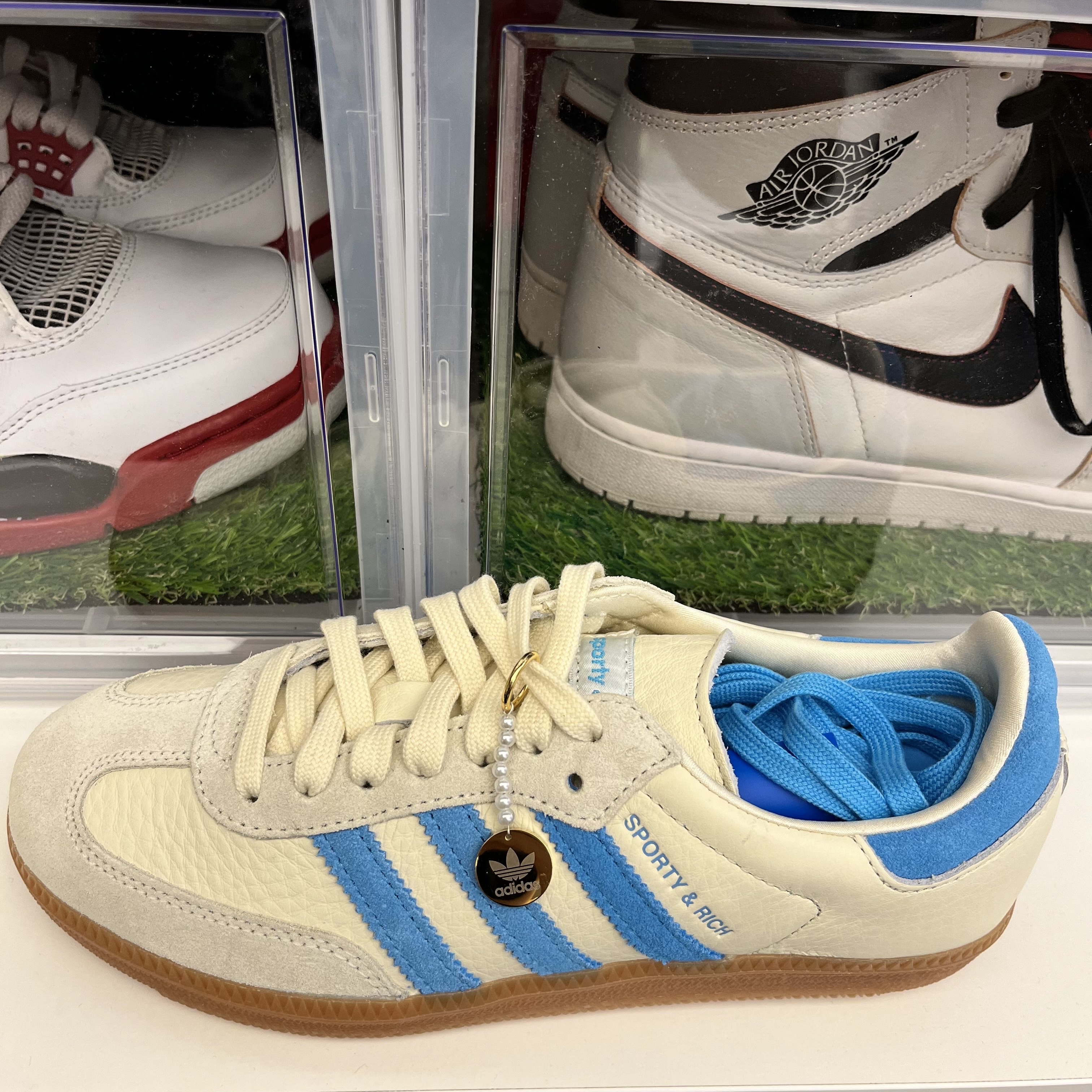 Adidas x Sporty & Rich Samba Cream Blue 착용 스타일 - 3