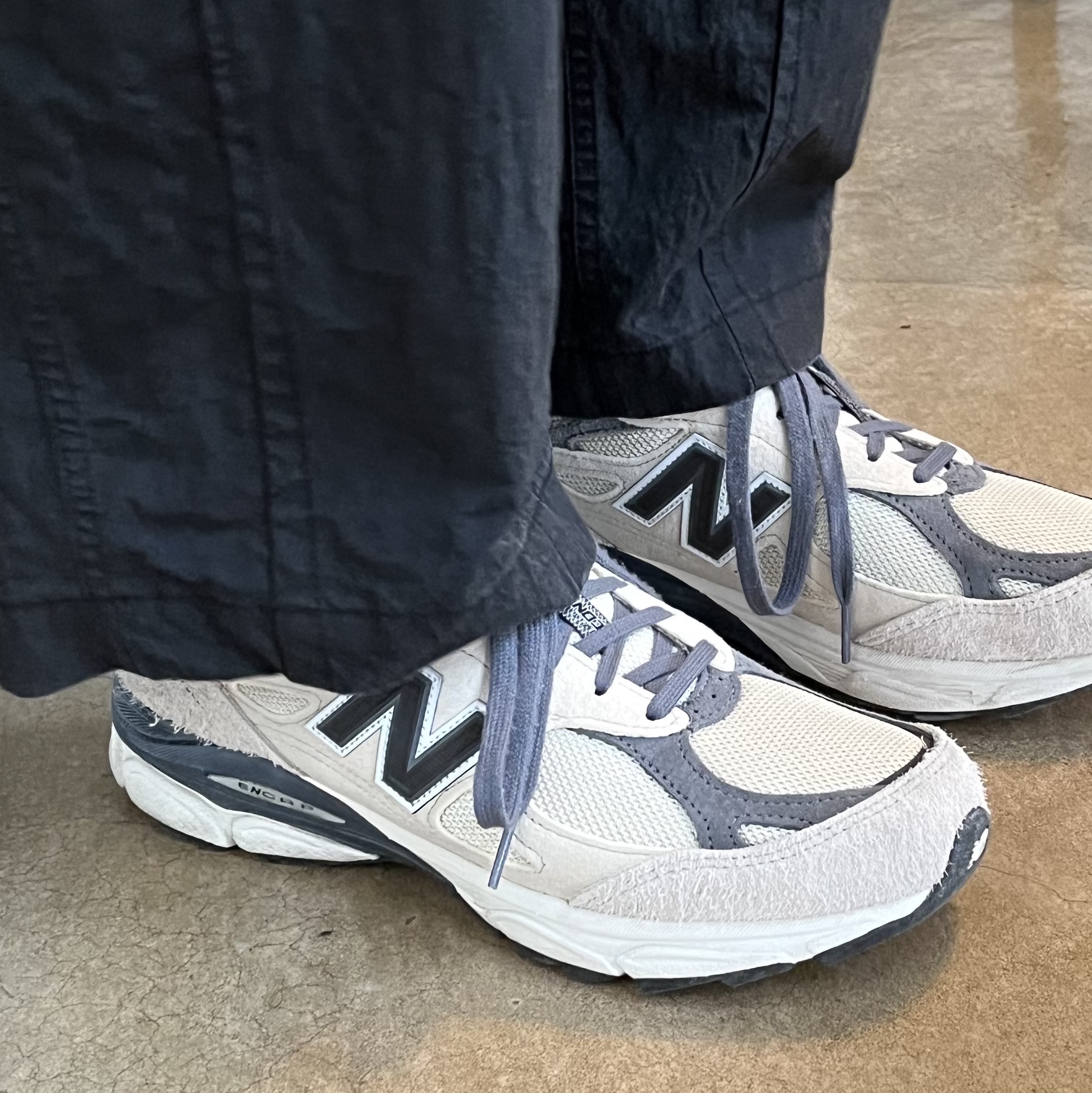 New Balance 990v3 Made in USA Moonbeam Macadamia Nut 착용 스타일