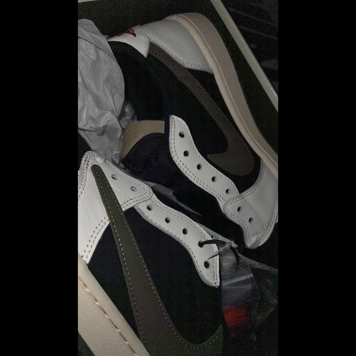 (W) Jordan 1 x Travis Scott Retro Low OG SP Medium Olive 착용 스타일